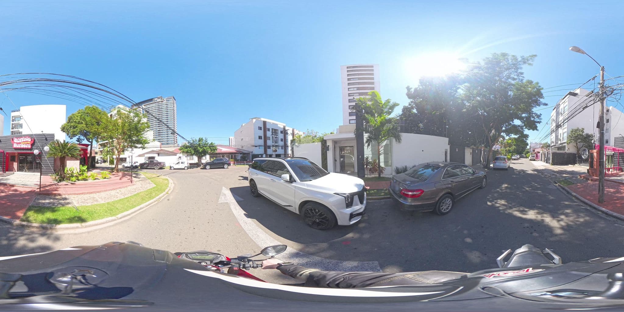 Street view near Equipetrol Day Apartaments & Suites, Santa Cruz de la Sierra — © Wakamolee (CC BY-SA · Mapillary)