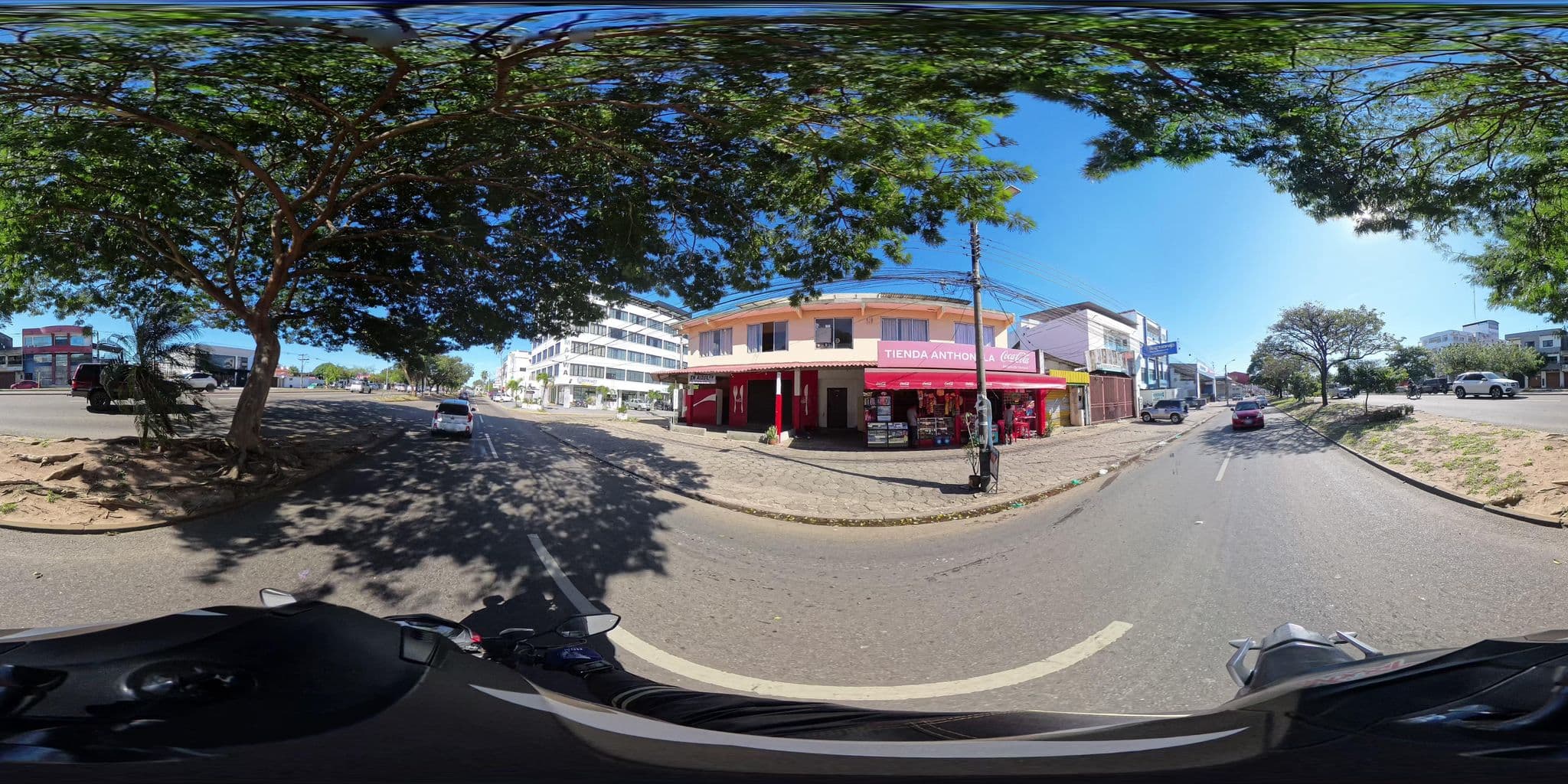 Street view near HOTEL MAYWA, Santa Cruz de la Sierra — © Wakamolee (CC BY-SA · Mapillary)