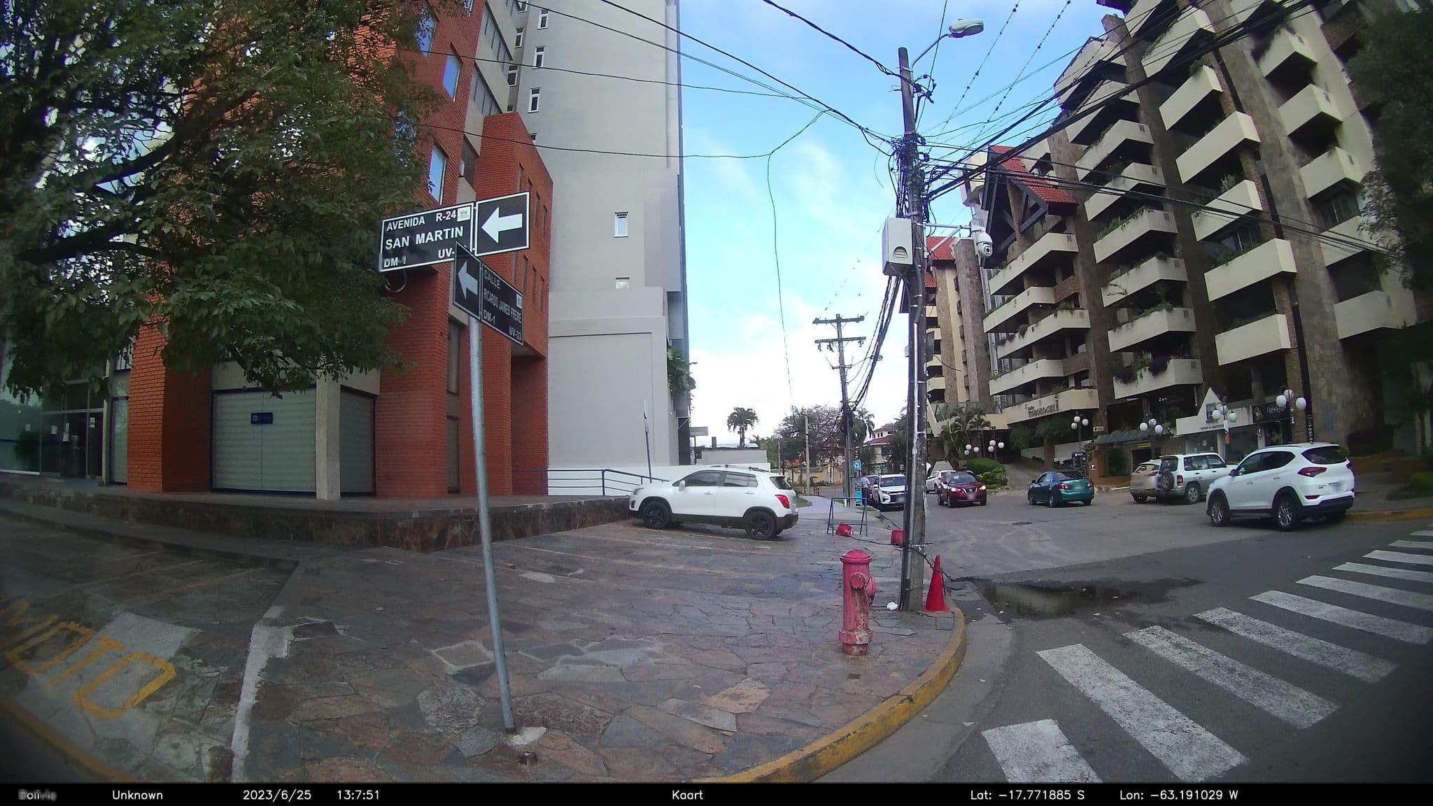 Street view near APART HOTEL TOBOROCHI, Santa Cruz de la Sierra — © kaart_2 (CC BY-SA · Mapillary)