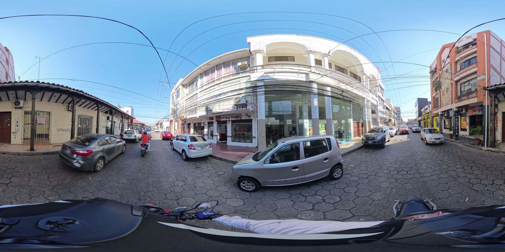 Street view near Hotel Principito Santa Cruz, Santa Cruz de la Sierra — © Wakamolee (CC BY-SA · Mapillary)
