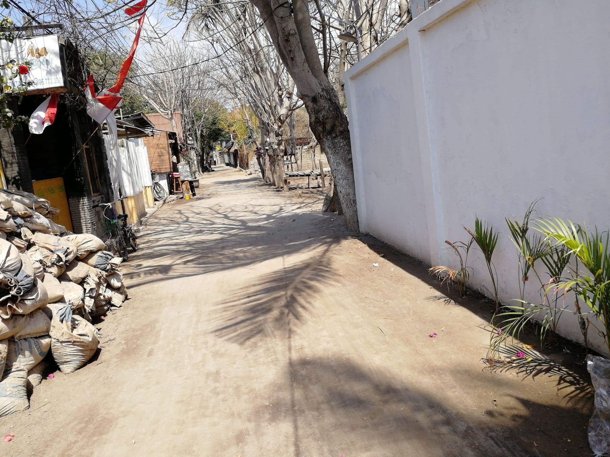 Street view near Unzzip Lumbung, Gili Trawangan