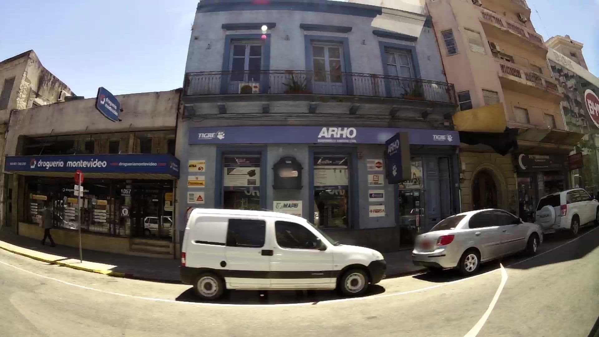 Street view near Aire y Sol Outdoors, Montevideo — © kaartcam (CC BY-SA · Mapillary)