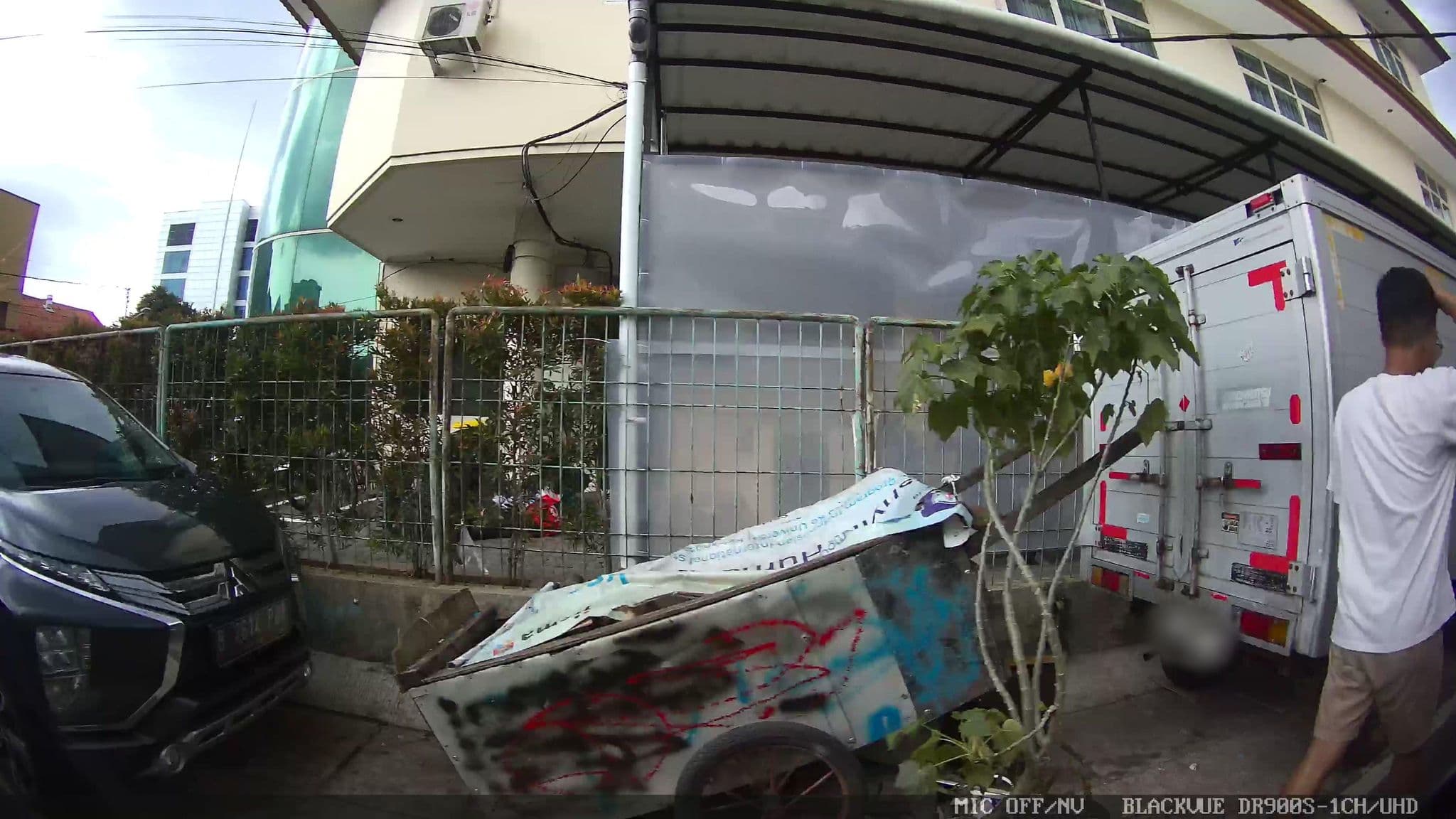 Street view near Puri Kwitang Hotel, Jakarta — © Kaart---RIGHT (CC BY-SA · Mapillary)