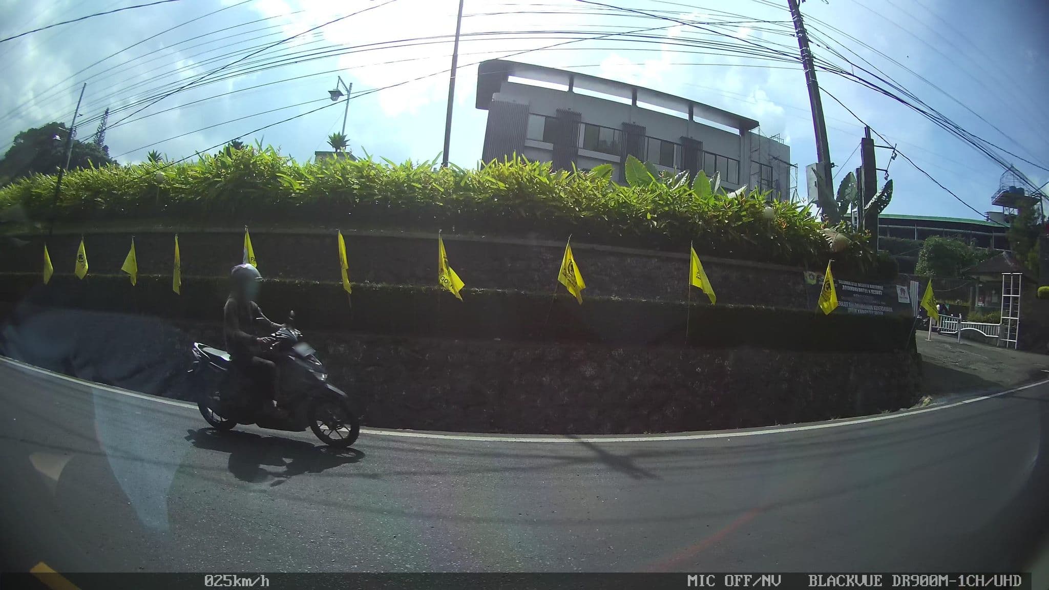 Street view near Hotel Pardede, Caringin — © kaart_2 (CC BY-SA · Mapillary)