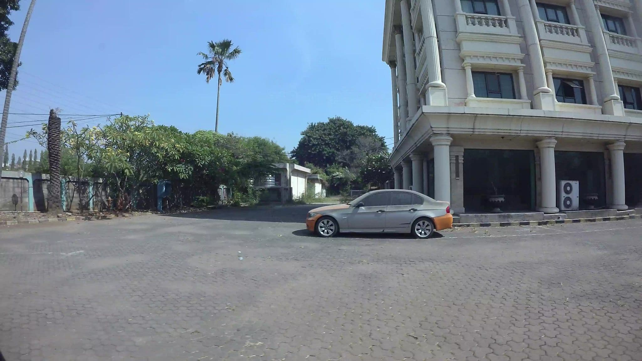 Street view near Gading Indah Hotel, Utan — © kaart_3 (CC BY-SA · Mapillary)