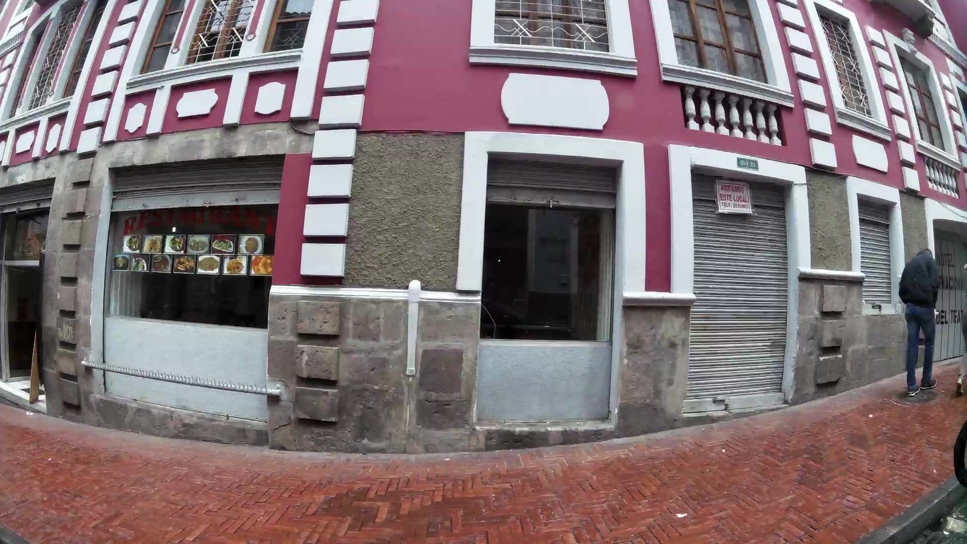 Street view near Hotel hostal "Escocie", Quito — © kaartcam (CC BY-SA · Mapillary)