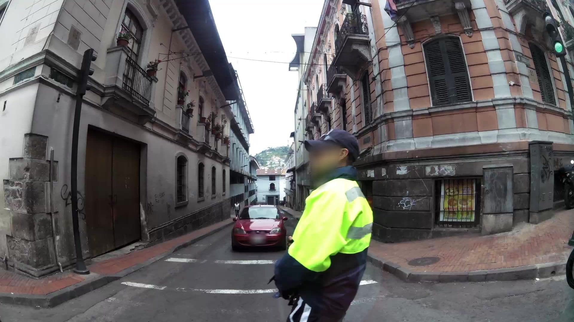 Street view near Hostal de Don Pablo Del Centro Comercial, Quito — © kaartcam (CC BY-SA · Mapillary)