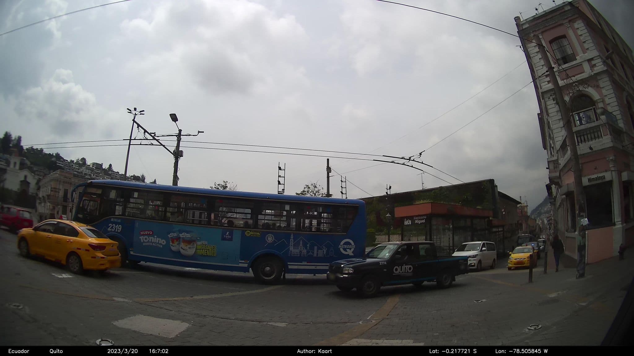 Street view near Hotel Medio Día, Quito — © kaart_2 (CC BY-SA · Mapillary)