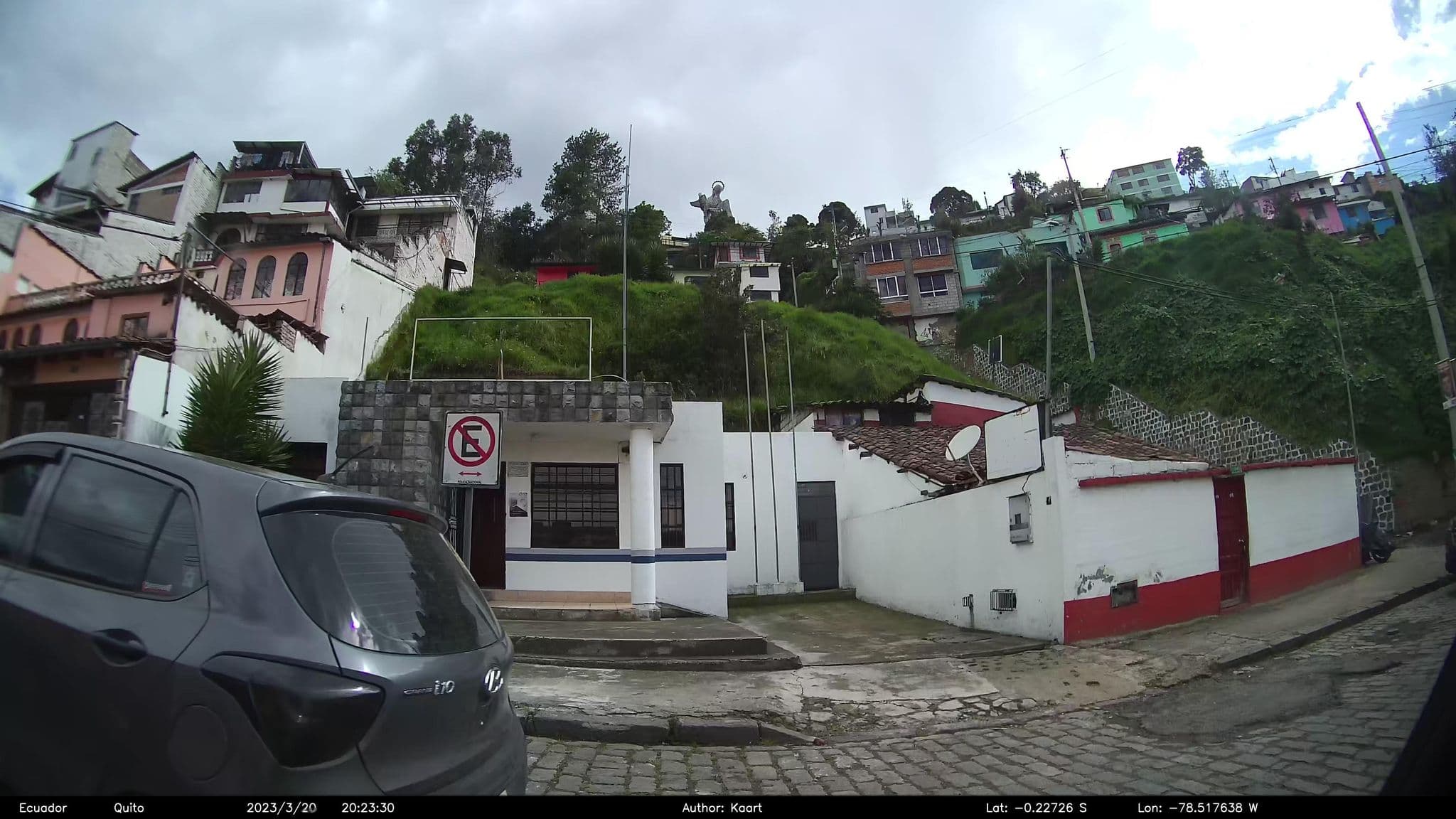 Street view near Camping Urbano Yavirak, Quito — © kaart_2 (CC BY-SA · Mapillary)