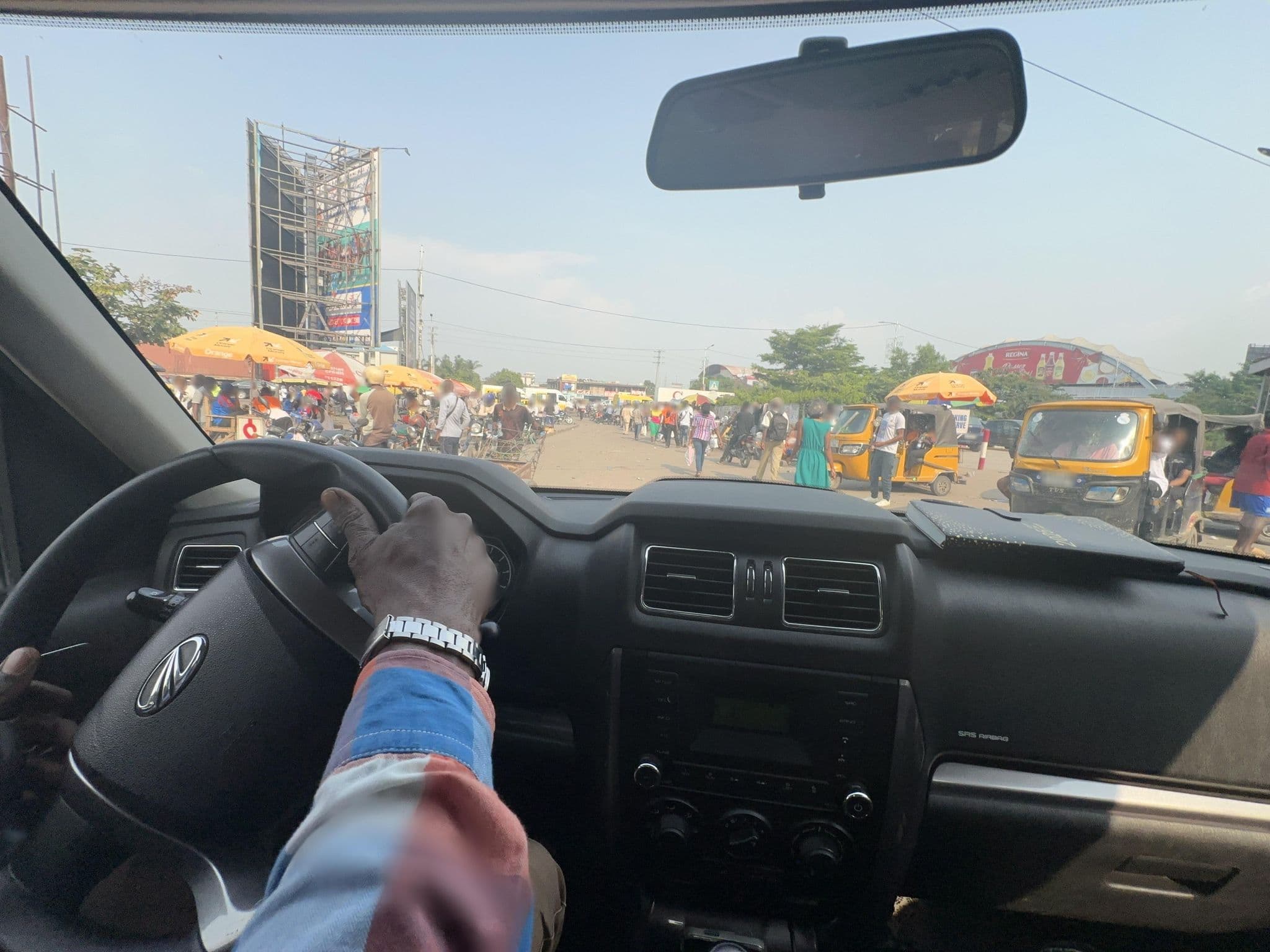 Street view near Ixoras Hotel, Kinshasa — © Diddy-Kitukila (CC BY-SA · Mapillary)