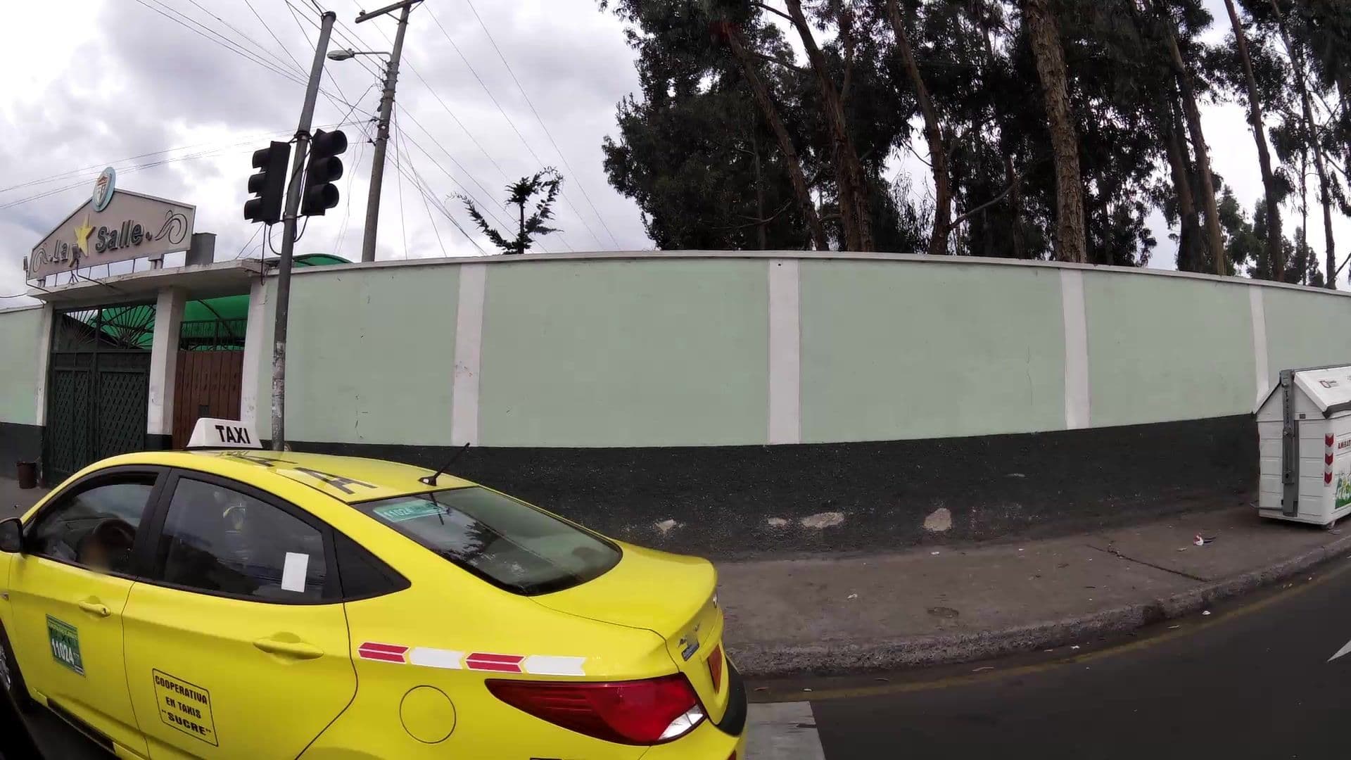 Street view near Hotel Portugal Confort, Ambato — © kaartcam (CC BY-SA · Mapillary)
