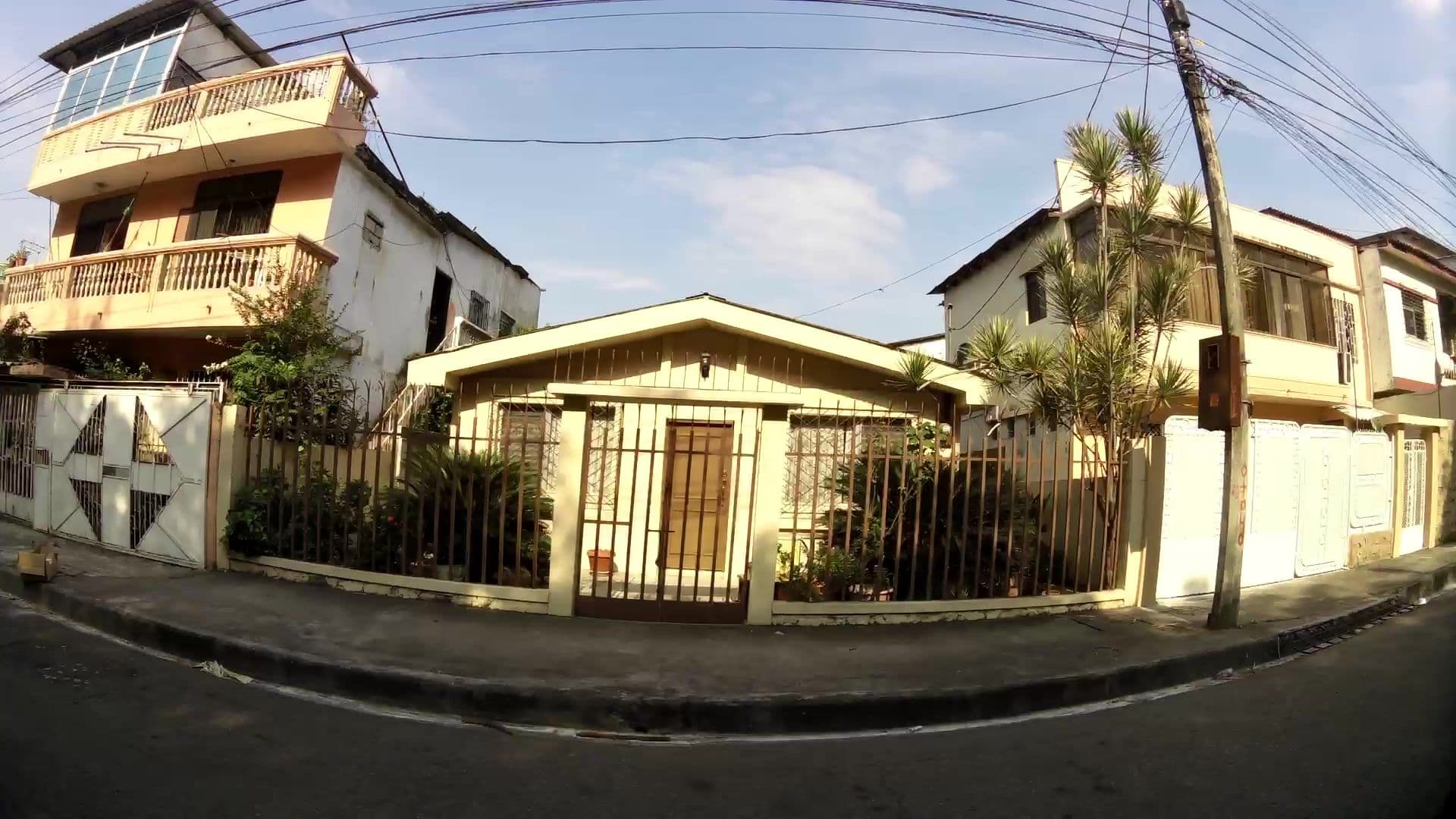Street view near Hostal Pachamac House, Guayaquil — © kaartcam (CC BY-SA · Mapillary)