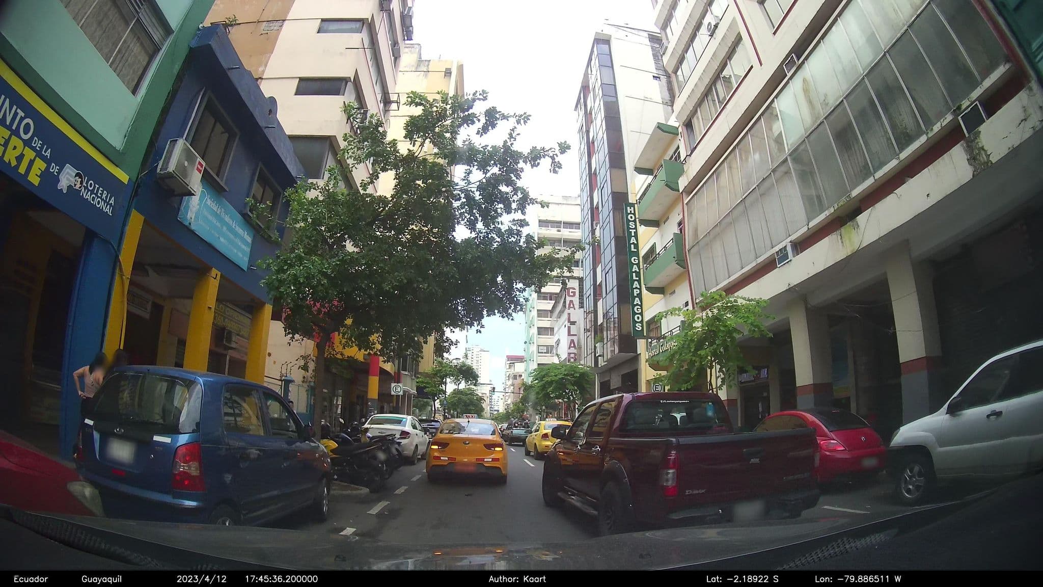 Street view near Hotel Hostal Galapagos en Guayaquil, Guayaquil — © kaart_2 (CC BY-SA · Mapillary)