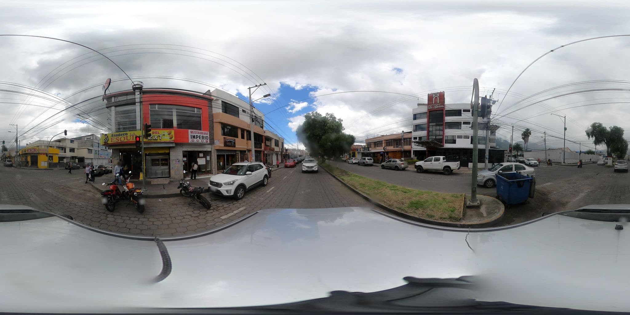 Street view near Hotel La Giralda, Ibarra — © kaart_2 (CC BY-SA · Mapillary)