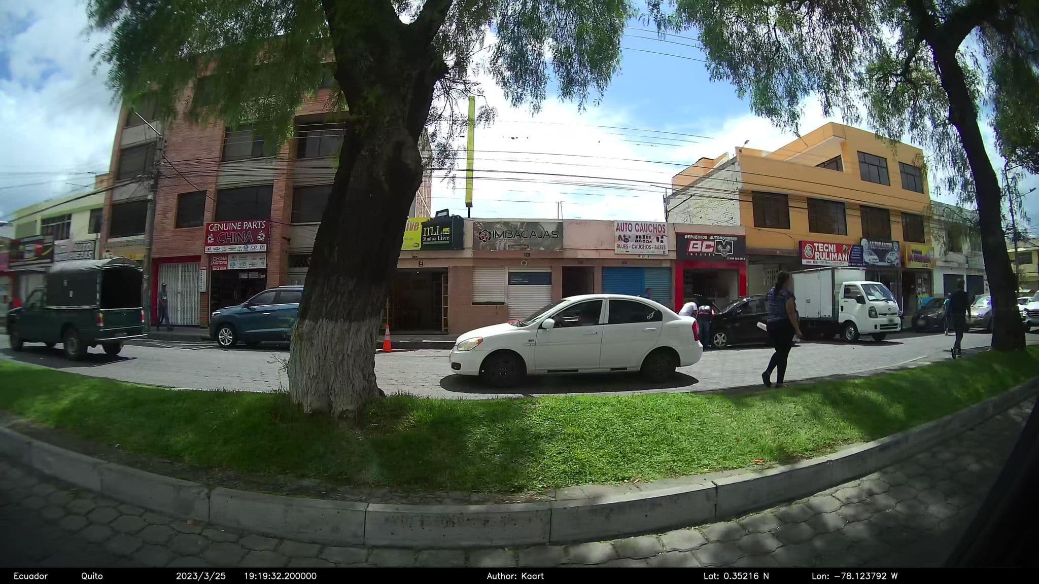 Street view near Hotel RYA Center, Ibarra — © kaart_2 (CC BY-SA · Mapillary)