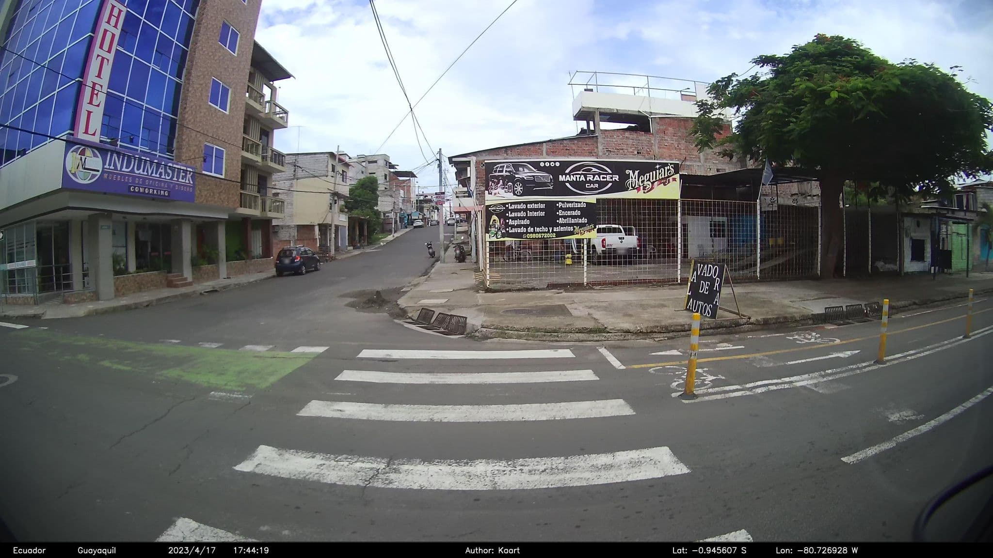 Street view near Hotel Oceanik, Manta — © kaart_2 (CC BY-SA · Mapillary)