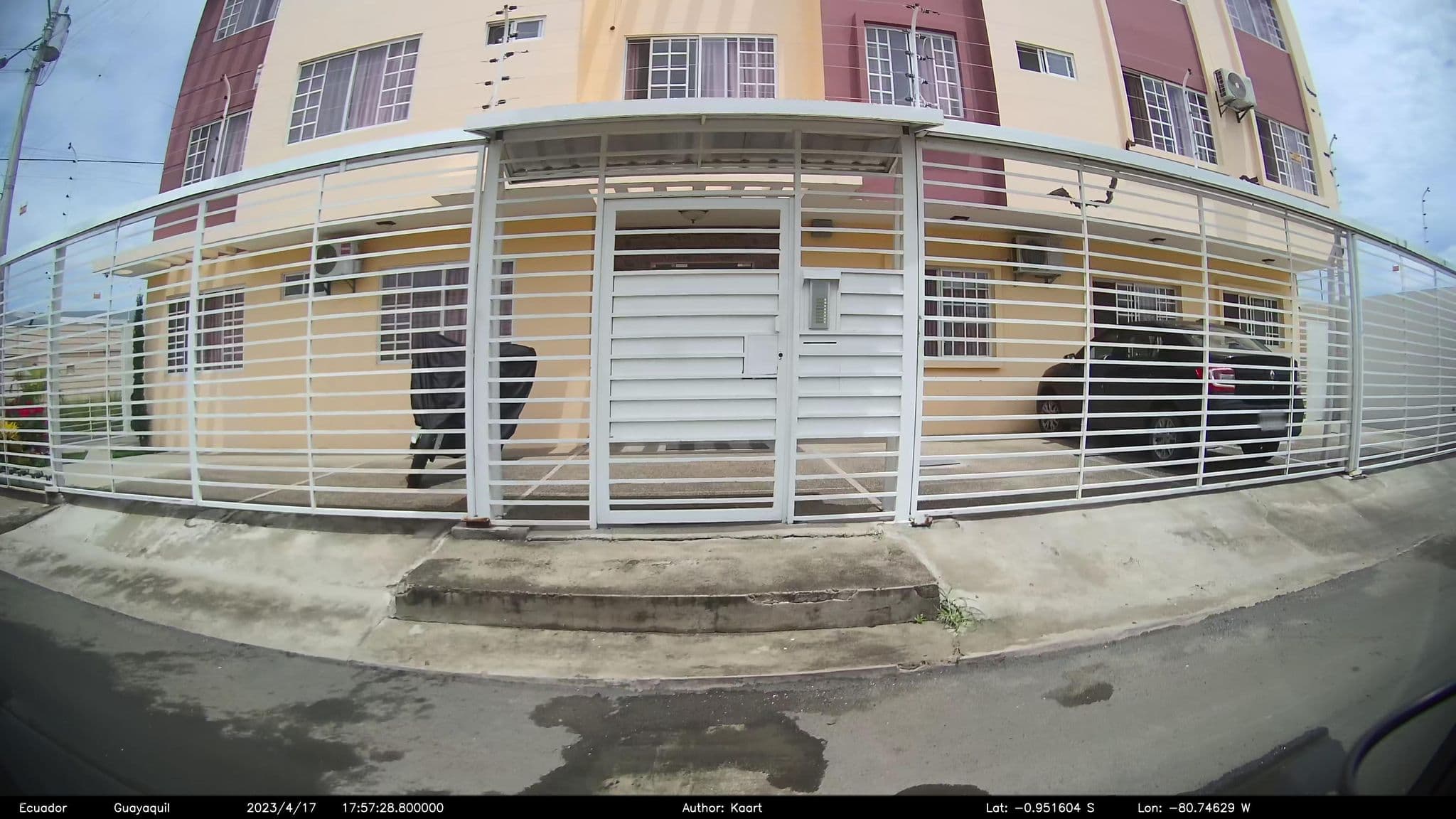 Street view near Reef Hostel Manta, Manta — © kaart_2 (CC BY-SA · Mapillary)