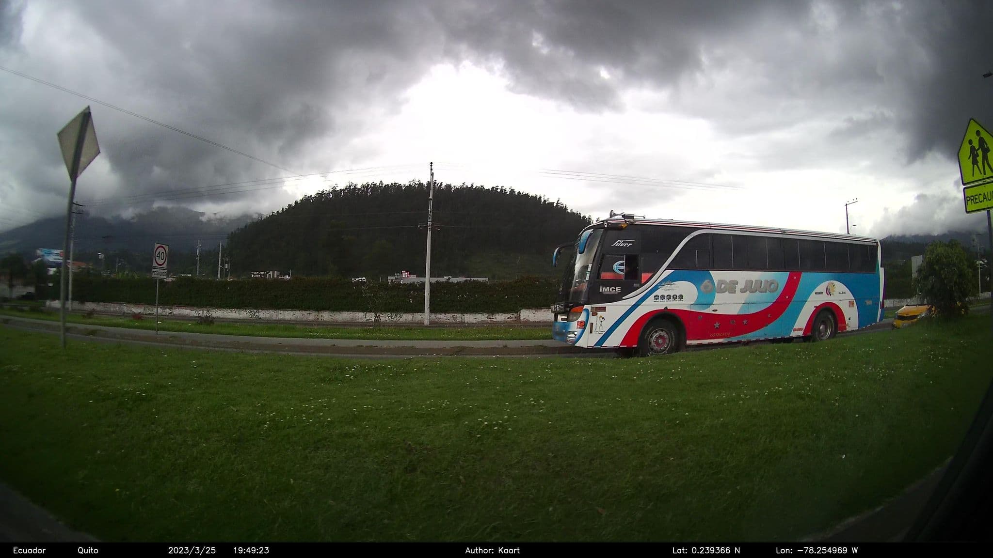 Street view near Hospedaje Tupary B&B, Otavalo — © kaart_2 (CC BY-SA · Mapillary)