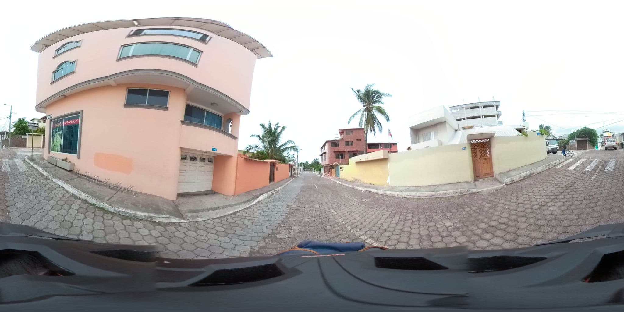 Street view near Torre Mar Galapagos Boutique Suites, Puerto Ayora — © sdanielzer (CC BY-SA · Mapillary)