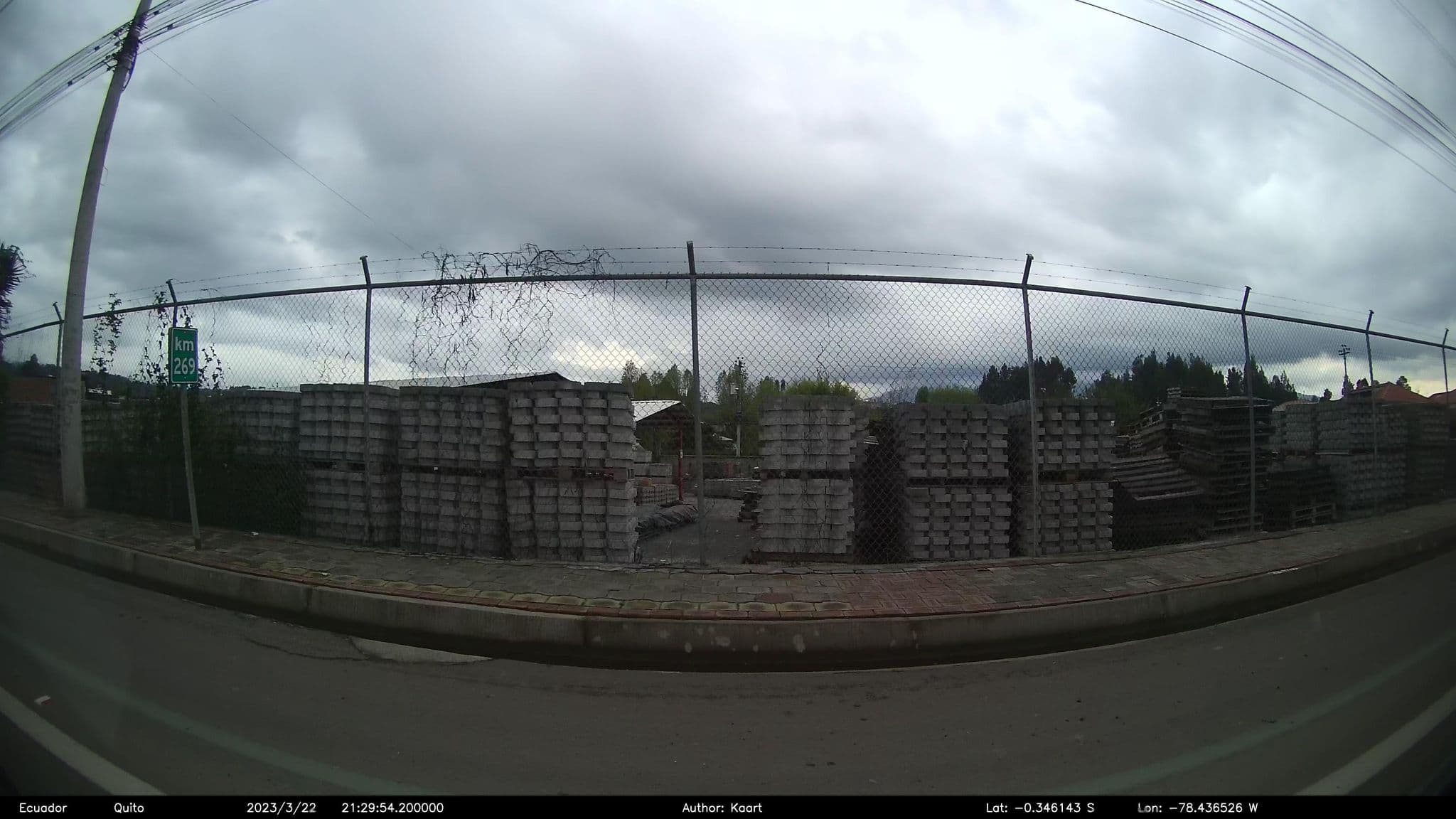 Street view near Hotel verde, Sangolquí — © kaart_2 (CC BY-SA · Mapillary)
