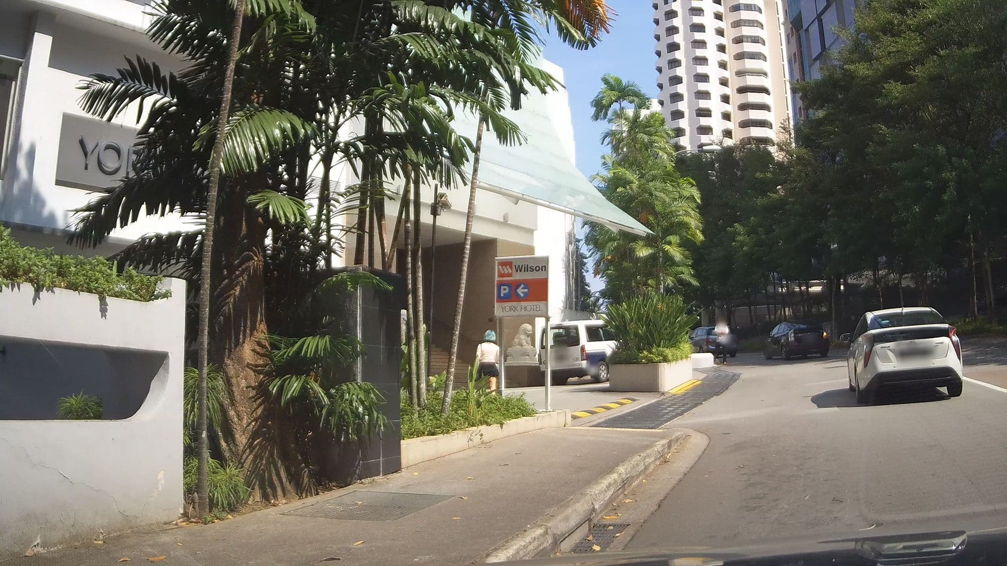 Street view near York Hotel Singapore, Newton — © ashishgrab (CC BY-SA · Mapillary)