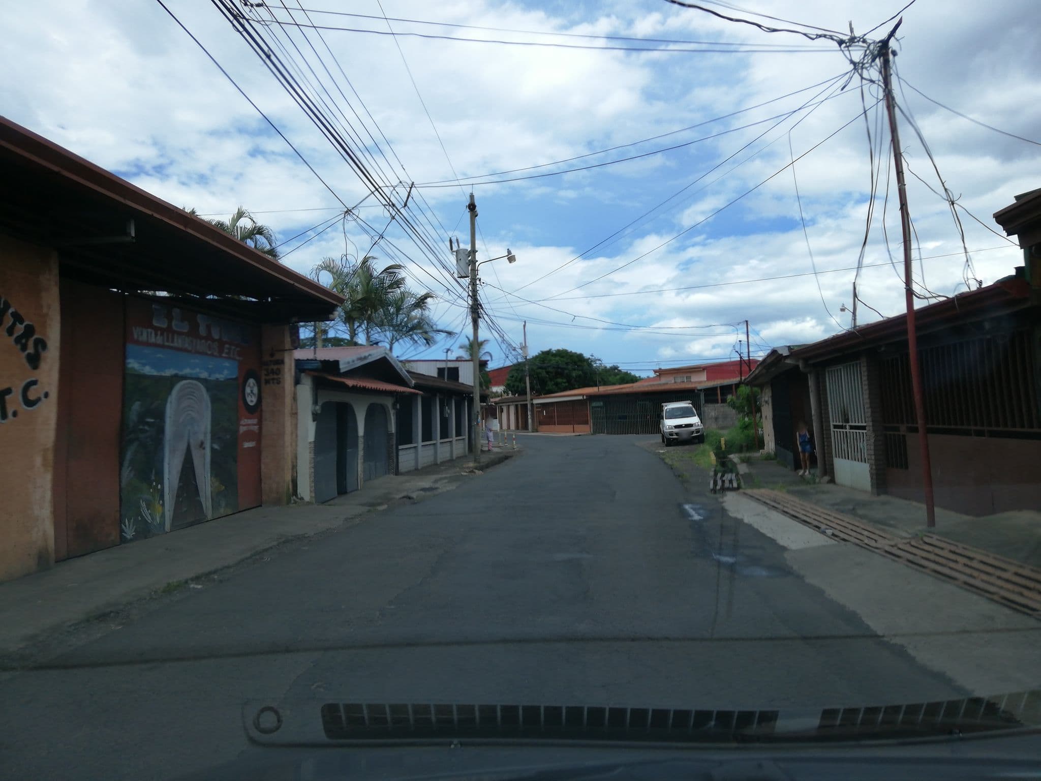 Street view near Alojamiento a 1 km del aeropuerto Juan Santamaría, Alajuela — © elotrojames (CC BY-SA · Mapillary)
