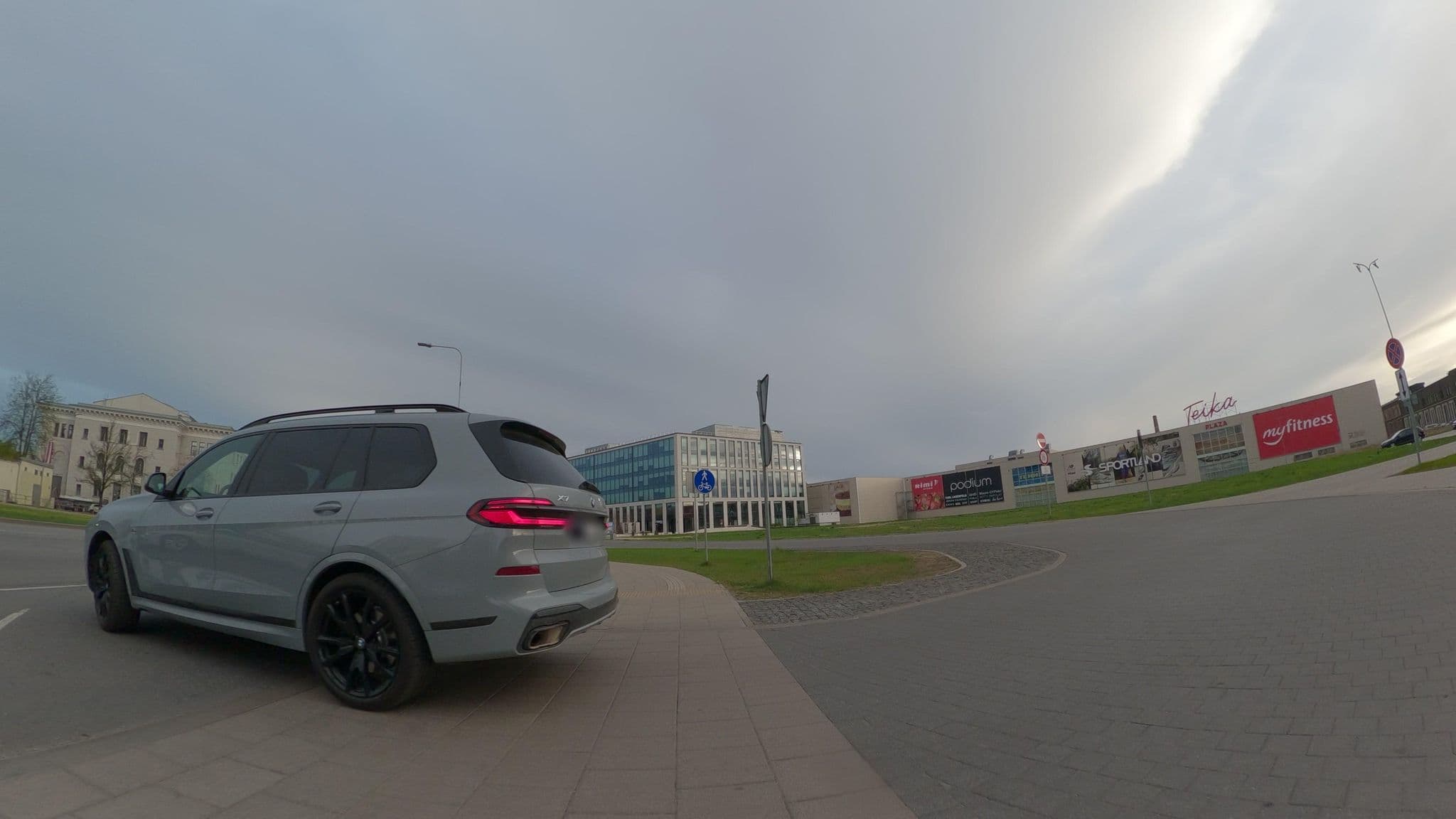 Street view near RVR Smart apartment, Čiekurkalns — © hellphoto (CC BY-SA · Mapillary)