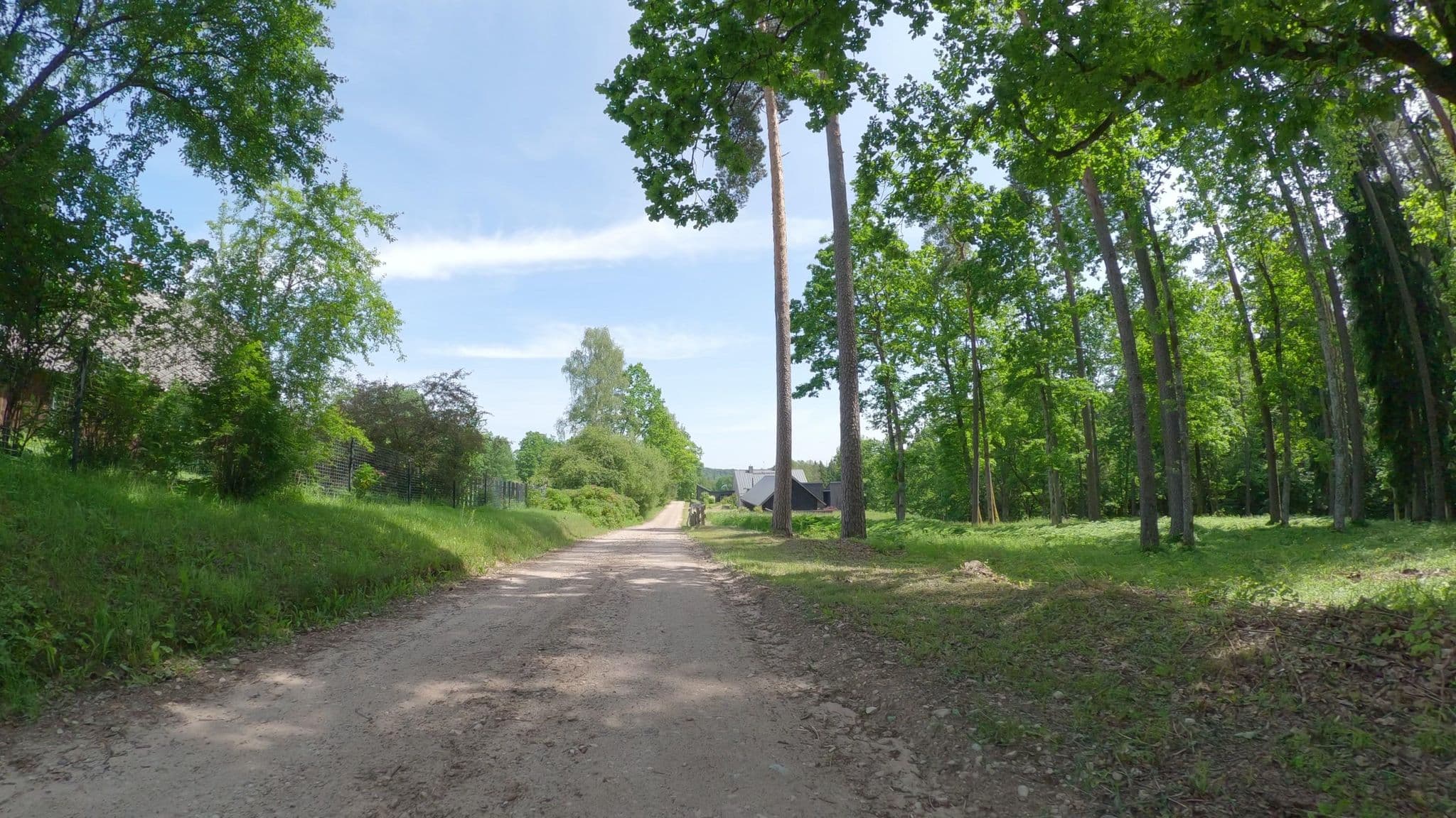 Street view near Viesu nams Mošķu Pirts & meža namiņš Mellene, Sigulda — © hellphoto (CC BY-SA · Mapillary)