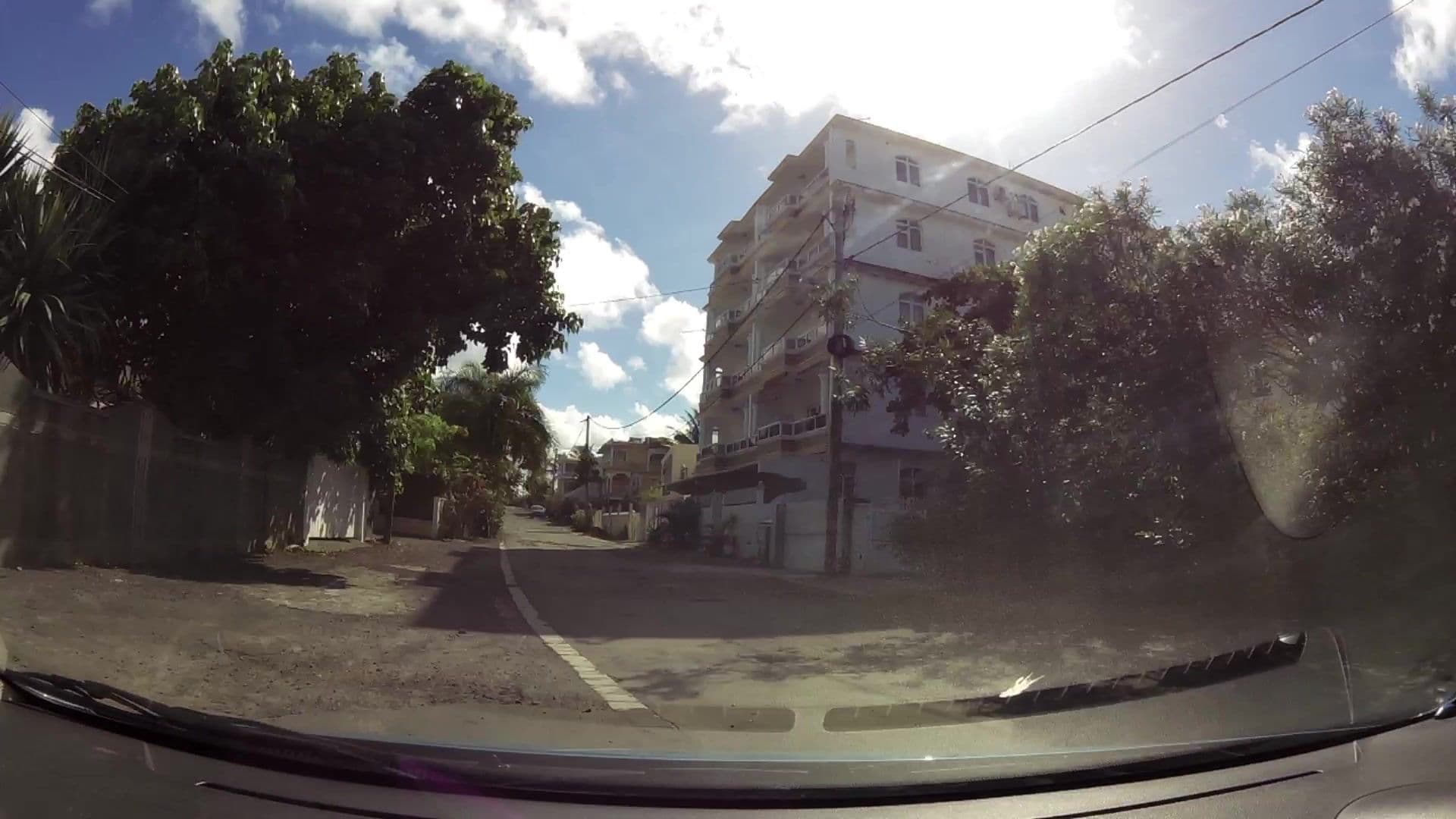 Street view near Blue waves by dodo et croissant, Beau Vallon — © kaartcam (CC BY-SA · Mapillary)