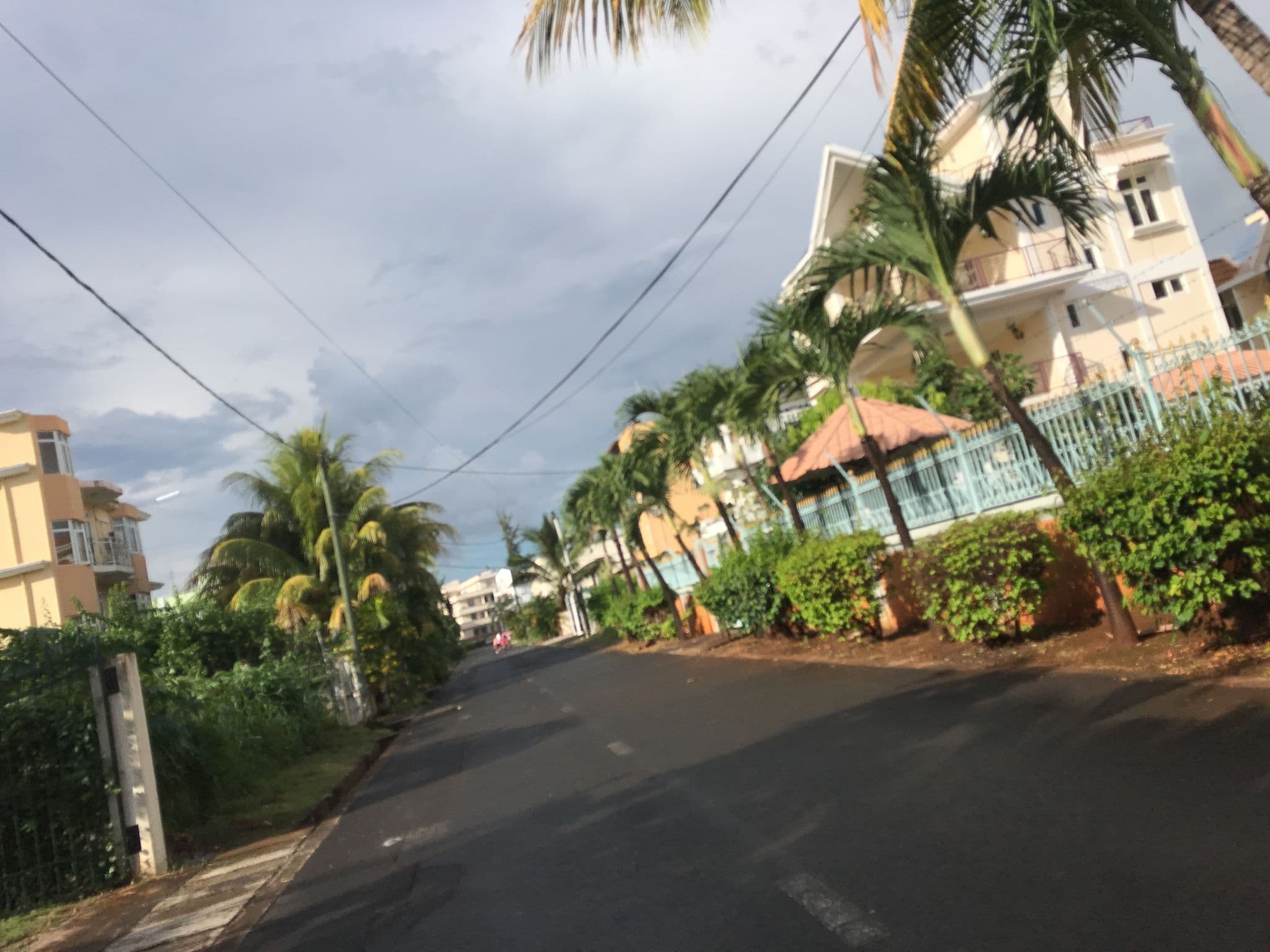 Street view near Sandy Cove Villa, Flic en Flac — © thepriben (CC BY-SA · Mapillary)
