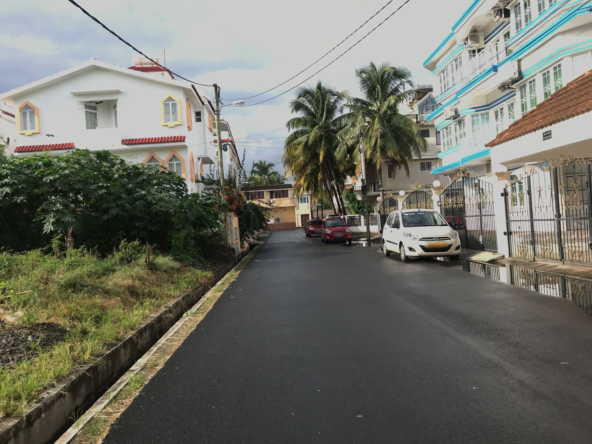 Street view near Sandy Shore, Flic en Flac — © thepriben (CC BY-SA · Mapillary)