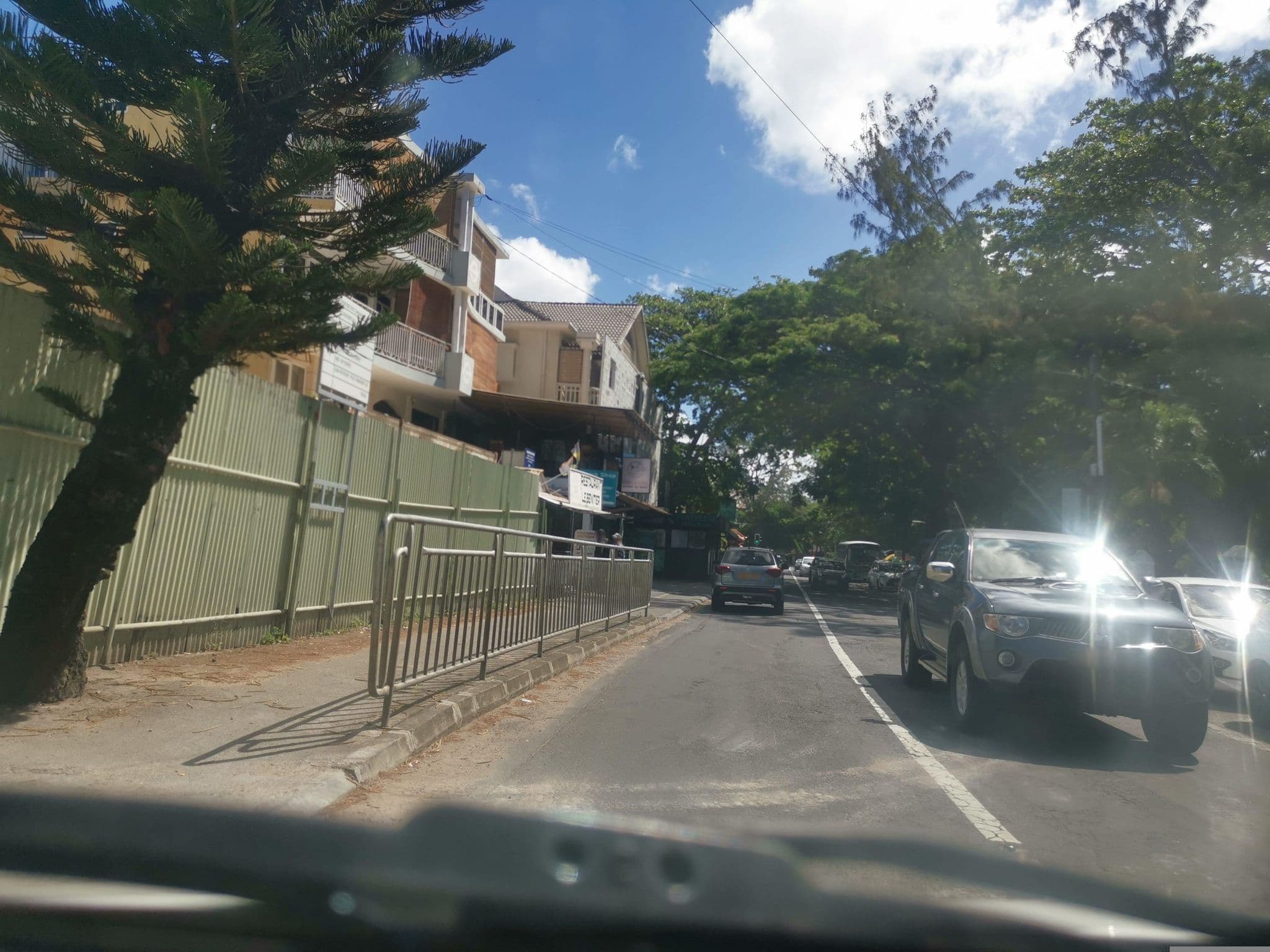 Street view near Seahorse Appartments, Péreybère — © armandr (CC BY-SA · Mapillary)