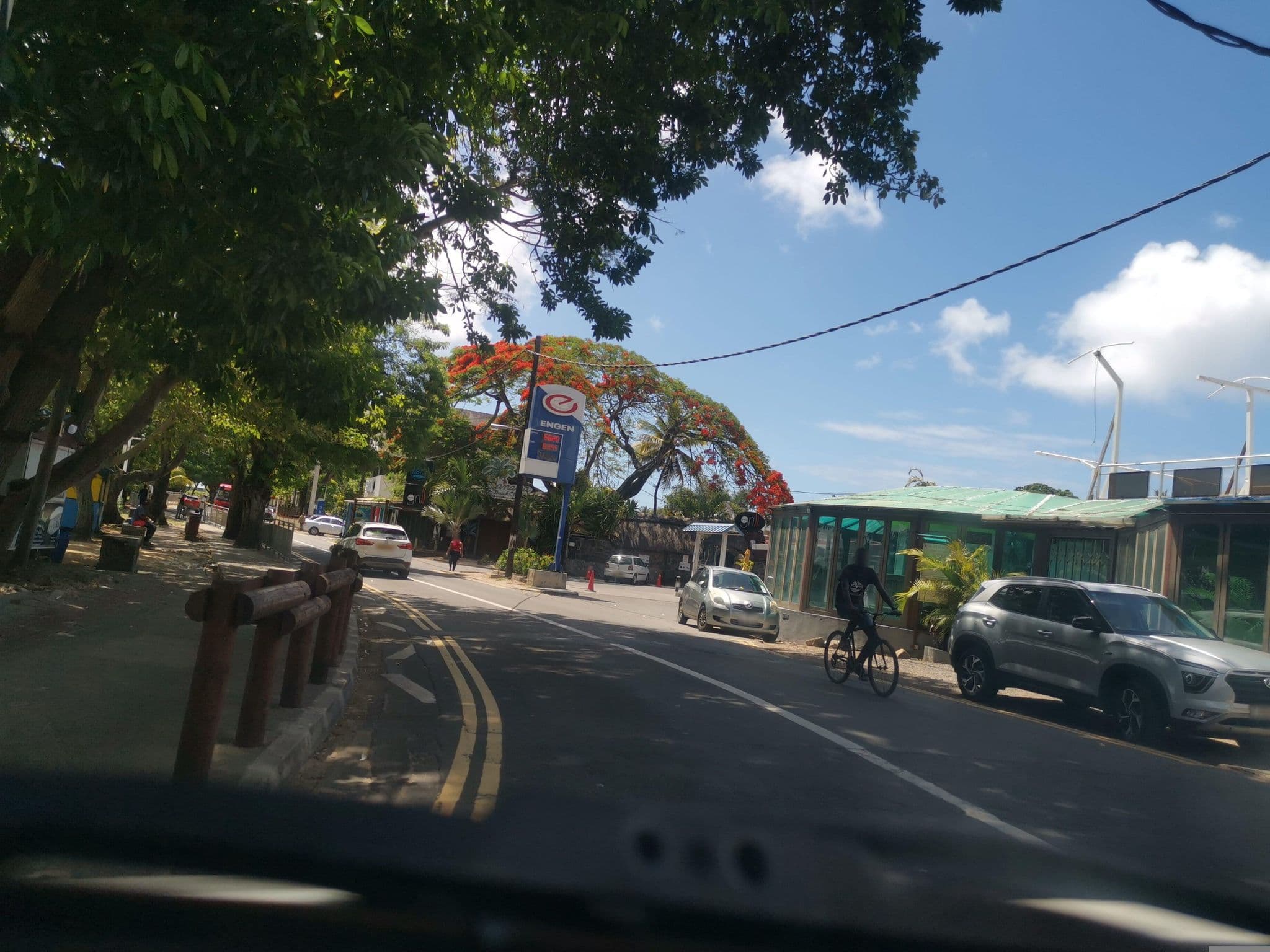 Street view near Seaview Holiday Apartments, Grand Baie — © armandr (CC BY-SA · Mapillary)
