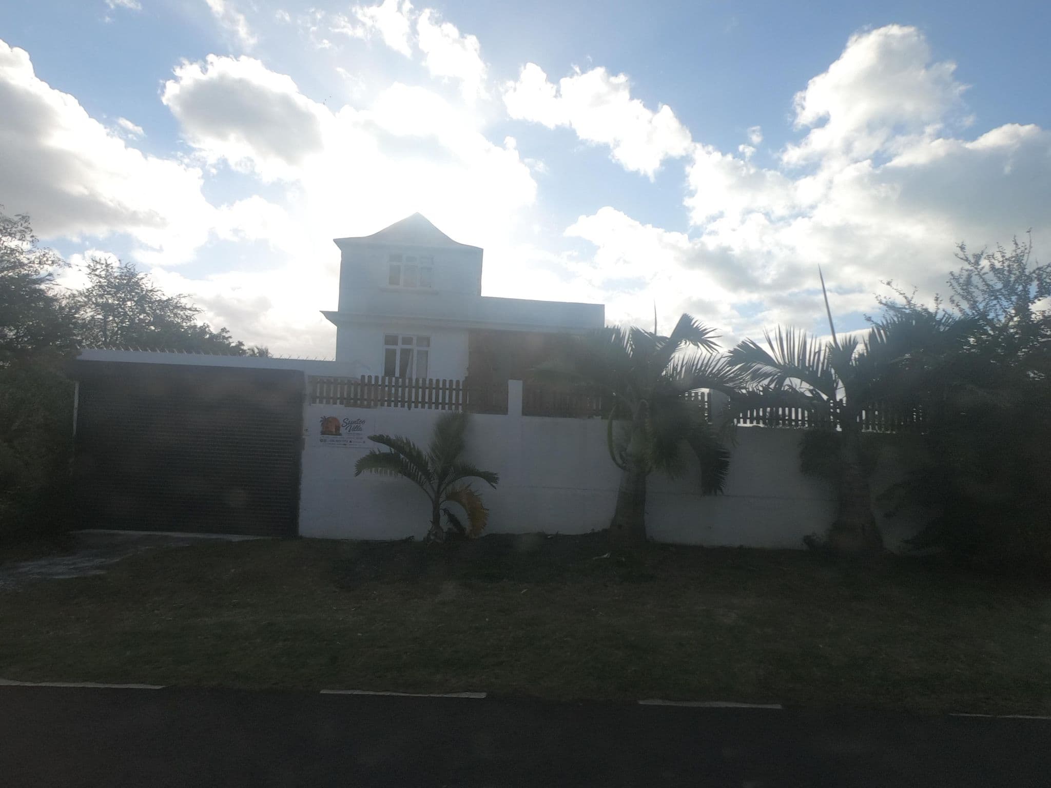 Street view near Suntoo Villa, Petite Case Noyale — © filohipo (CC BY-SA · Mapillary)