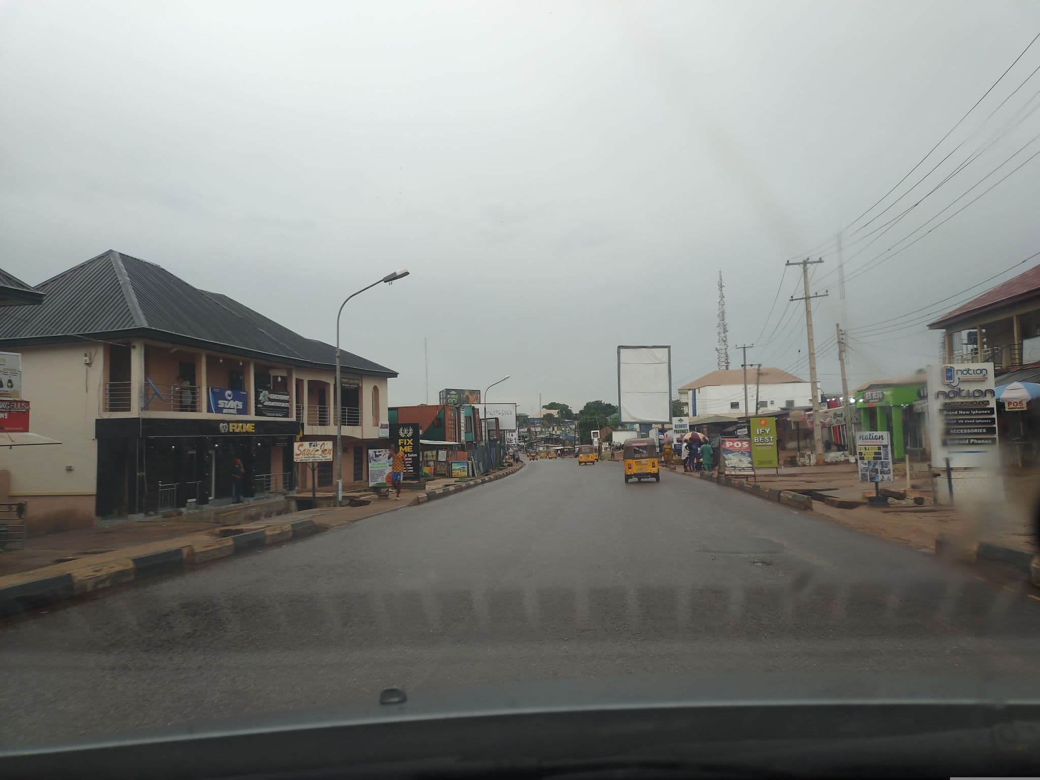 Street view near Oceanic Hostel, Enugu — © Obianinulu (CC BY-SA · Mapillary)
