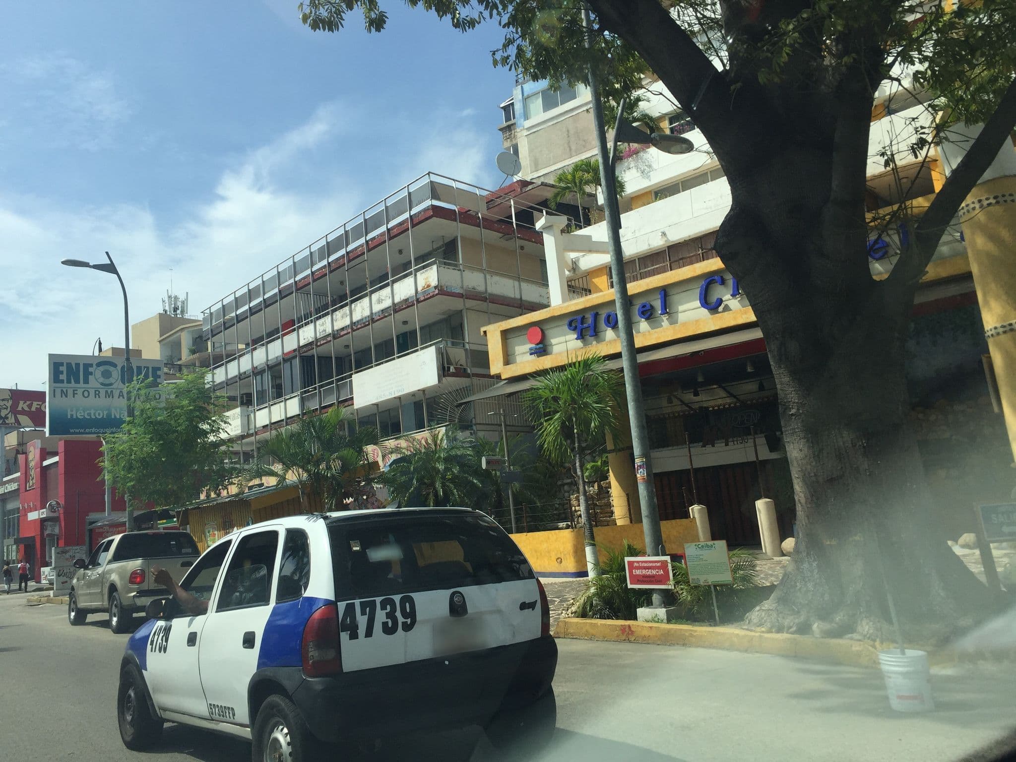 Street view near Hotel Club del Sol Acapulco by NG Hoteles., Acapulco de Juárez — © mapeadora (CC BY-SA · Mapillary)
