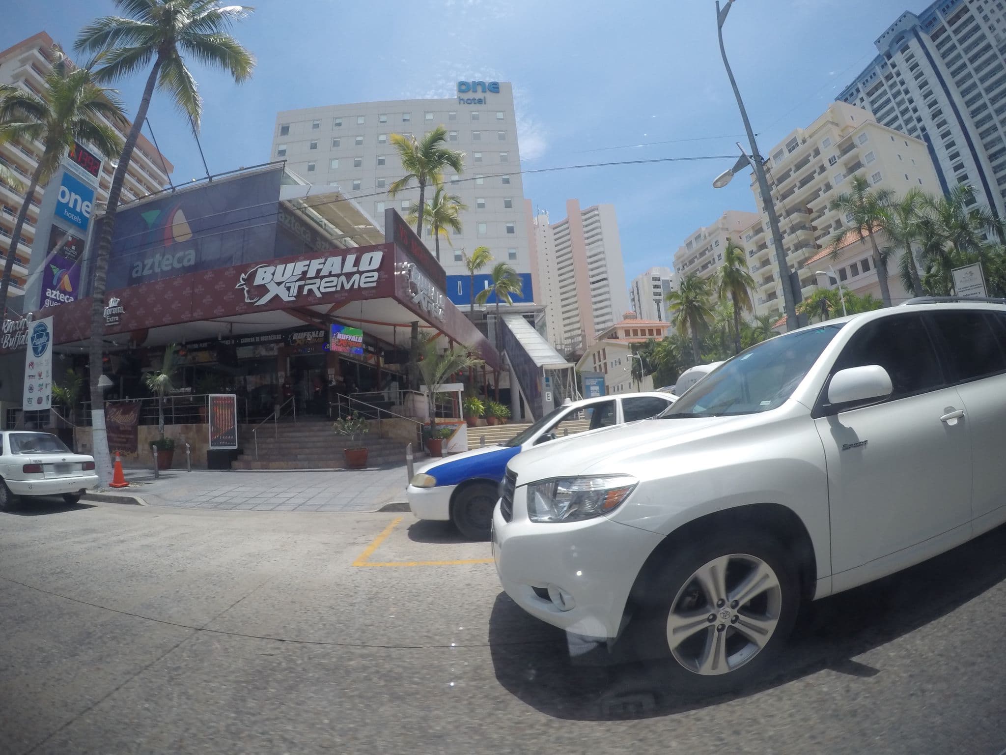 Street view near One Acapulco Costera, Colonia Alborada — © ccossio (CC BY-SA · Mapillary)