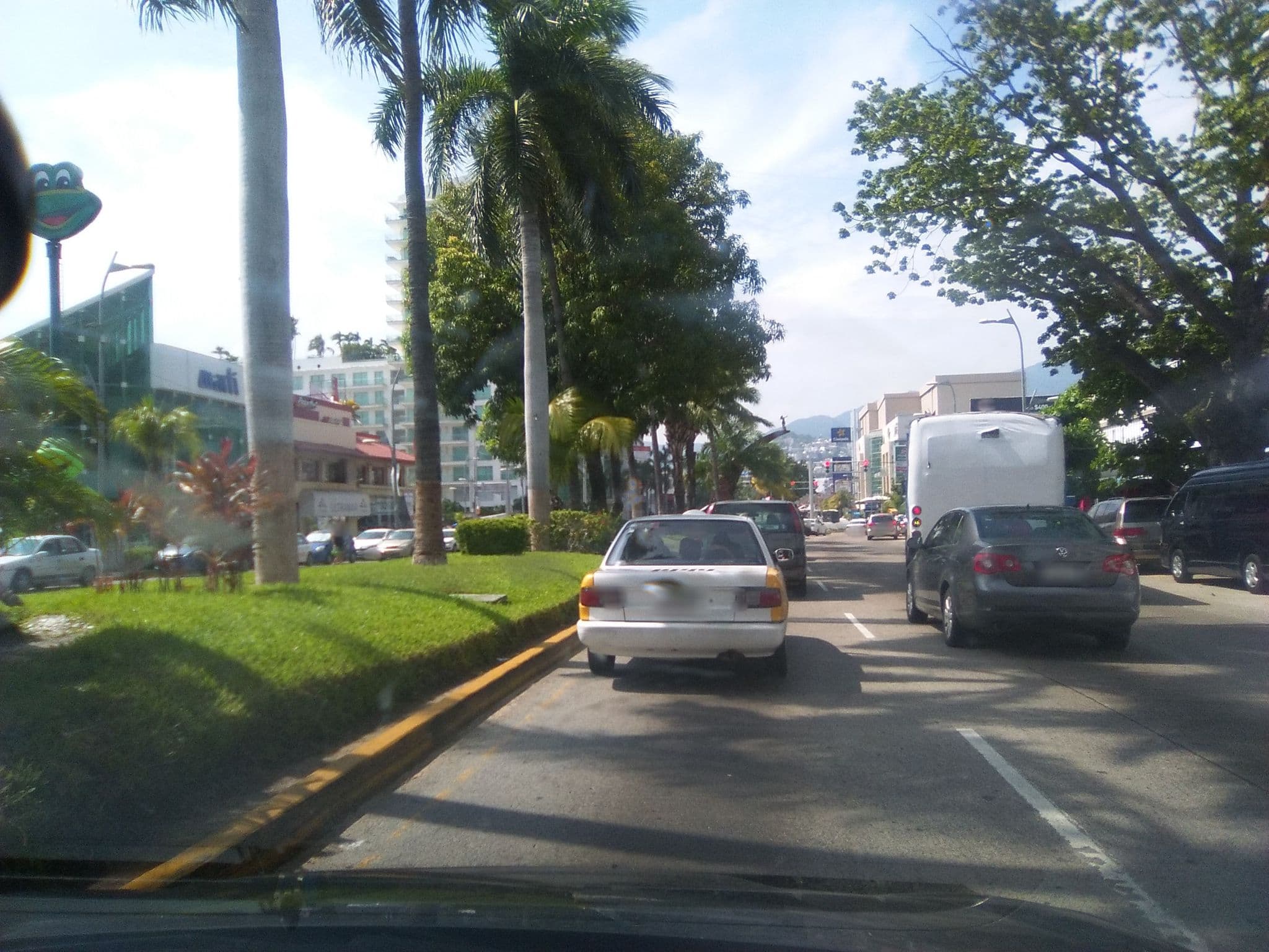 Street view near Acapulco park, Acapulco de Juárez — © mapeadora (CC BY-SA · Mapillary)