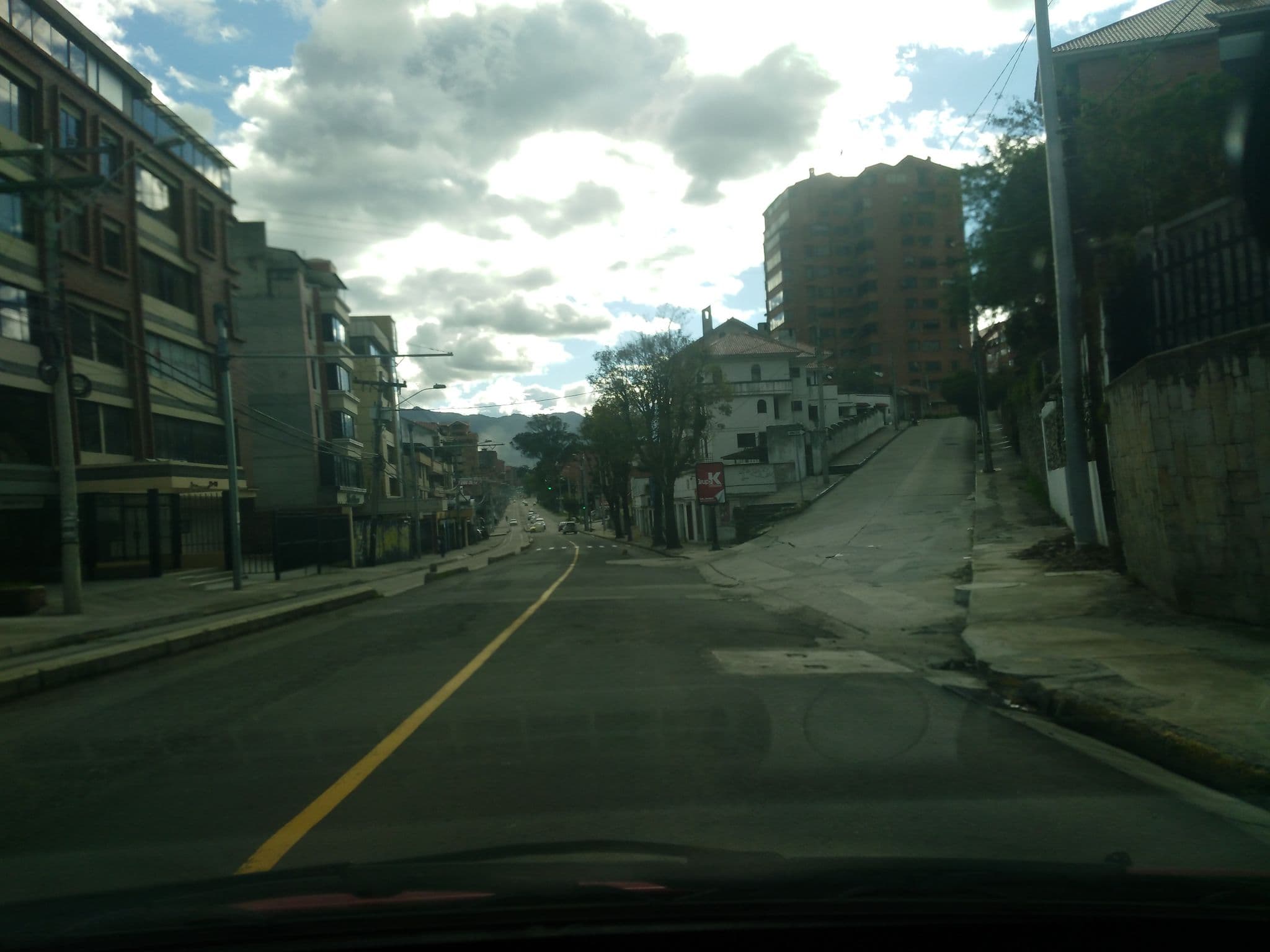 Street view near Hotel Chasky Cuenca (Con Parqueadero Privado), Cuenca — © karenguzman (CC BY-SA · Mapillary)