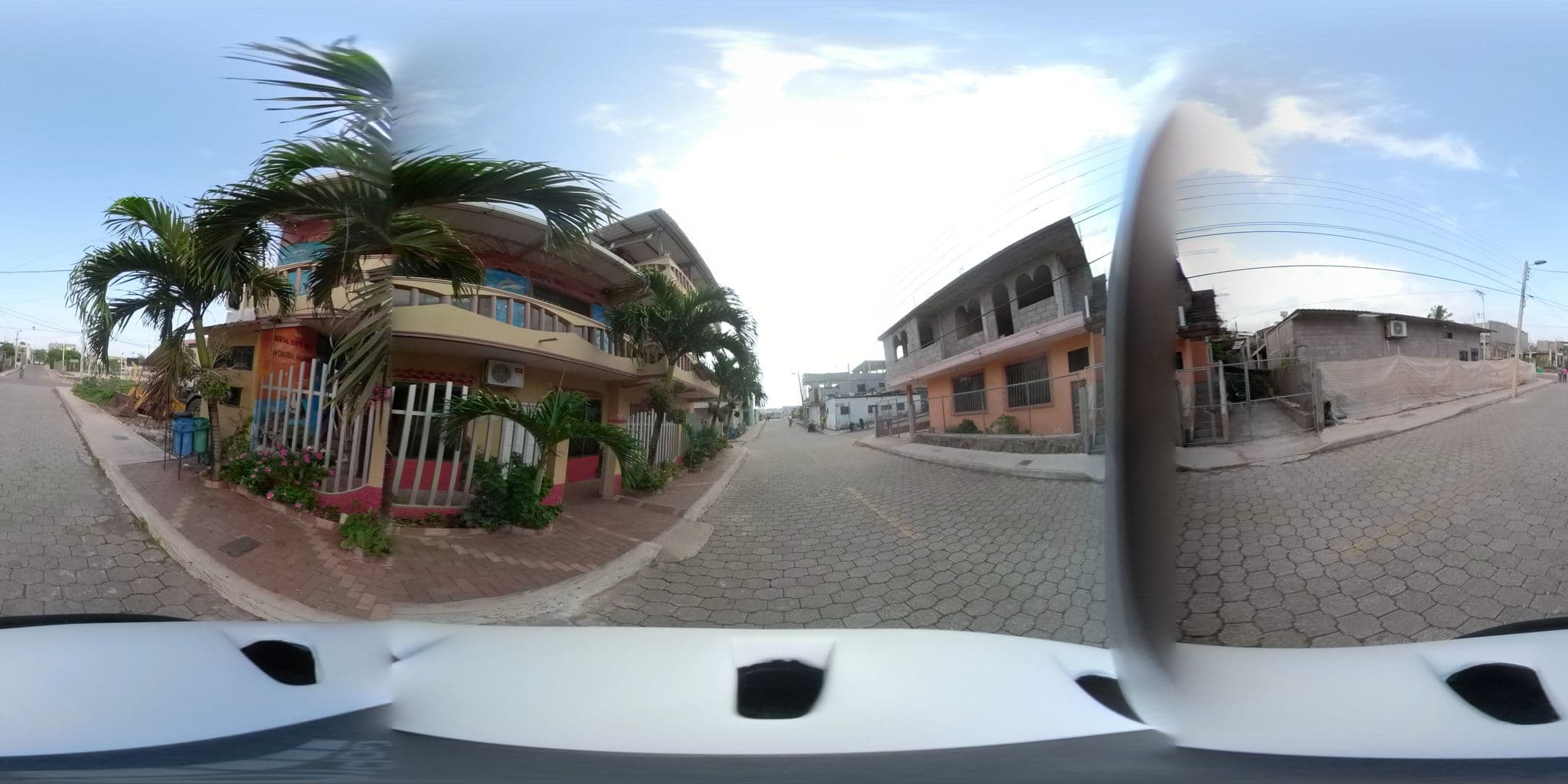 Street view near Dorys Mar, Puerto Baquerizo Moreno — © lmbett (CC BY-SA · Mapillary)