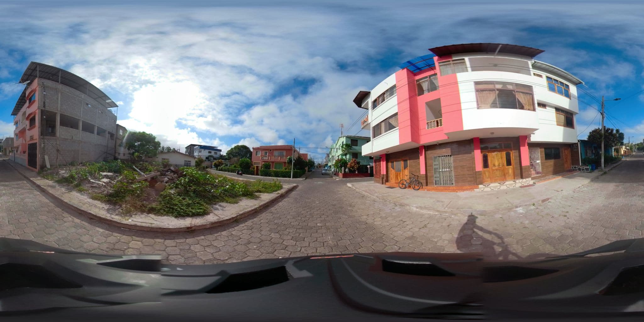 Street view near Hostal Tongo Reef Galápagos, Puerto Baquerizo Moreno — © sdanielzer (CC BY-SA · Mapillary)