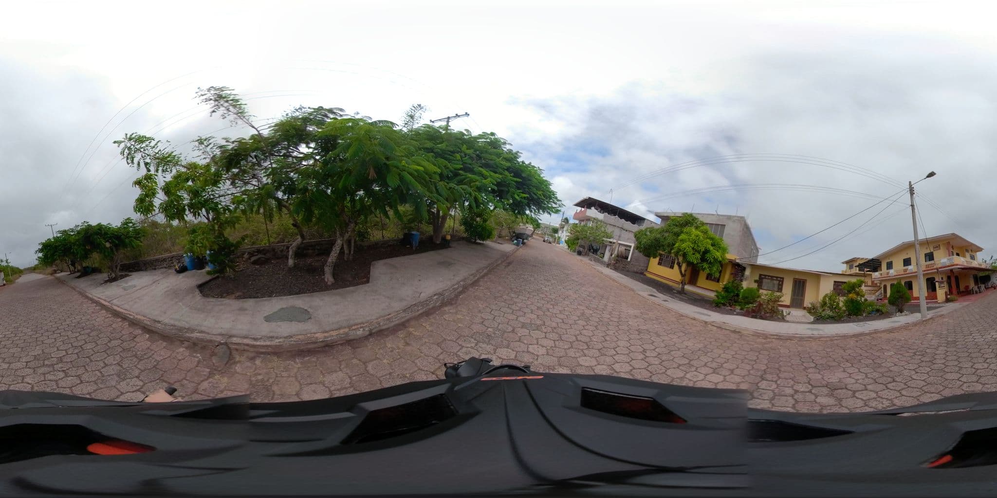 Street view near Hostal Cattleya, Puerto Baquerizo Moreno — © sdanielzer (CC BY-SA · Mapillary)