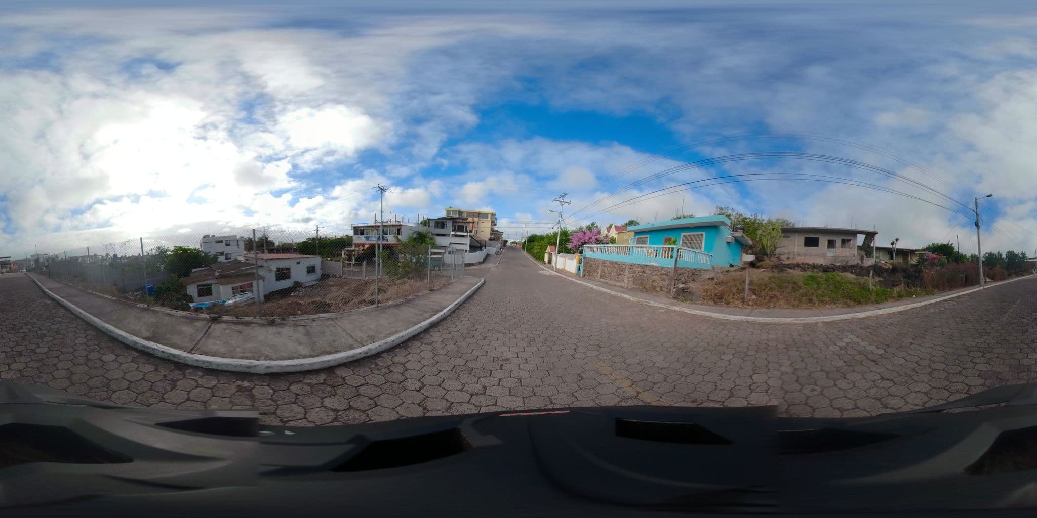 Street view near Lava Suites, Puerto Baquerizo Moreno — © sdanielzer (CC BY-SA · Mapillary)