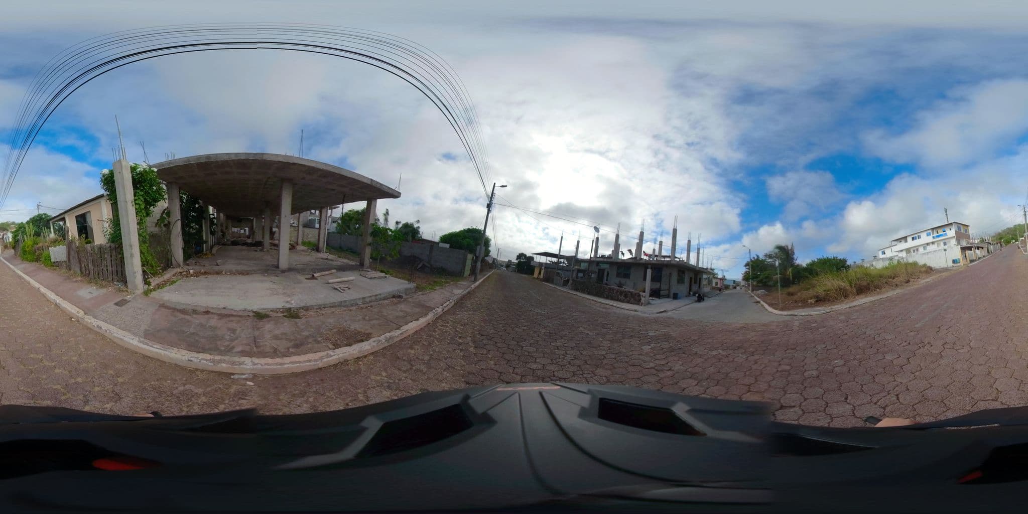 Street view near San Cristobal Surf House, Puerto Baquerizo Moreno — © sdanielzer (CC BY-SA · Mapillary)