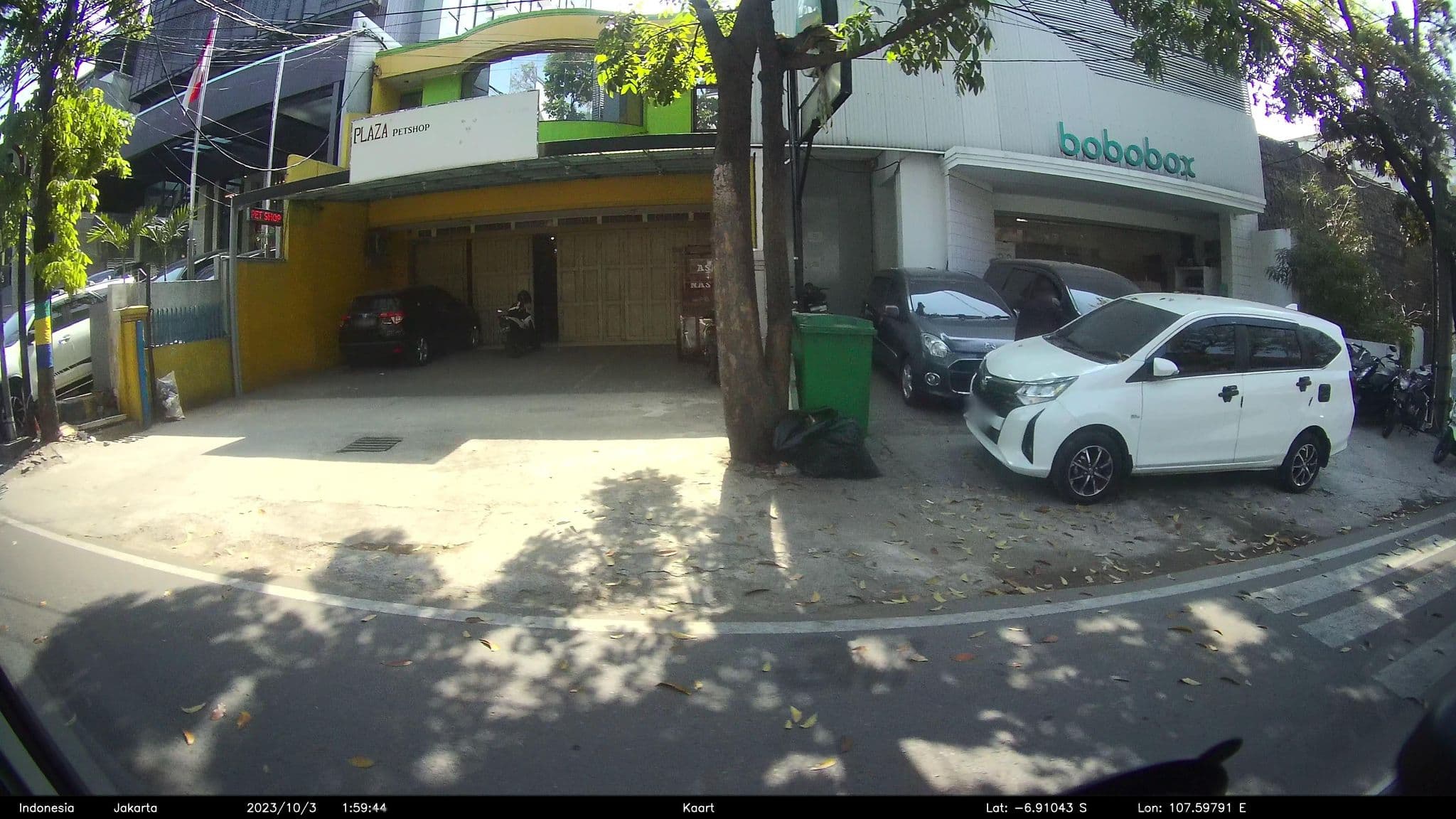 Street view near D'batoe Boutique Hotel, Bandung — © kaart5 (CC BY-SA · Mapillary)