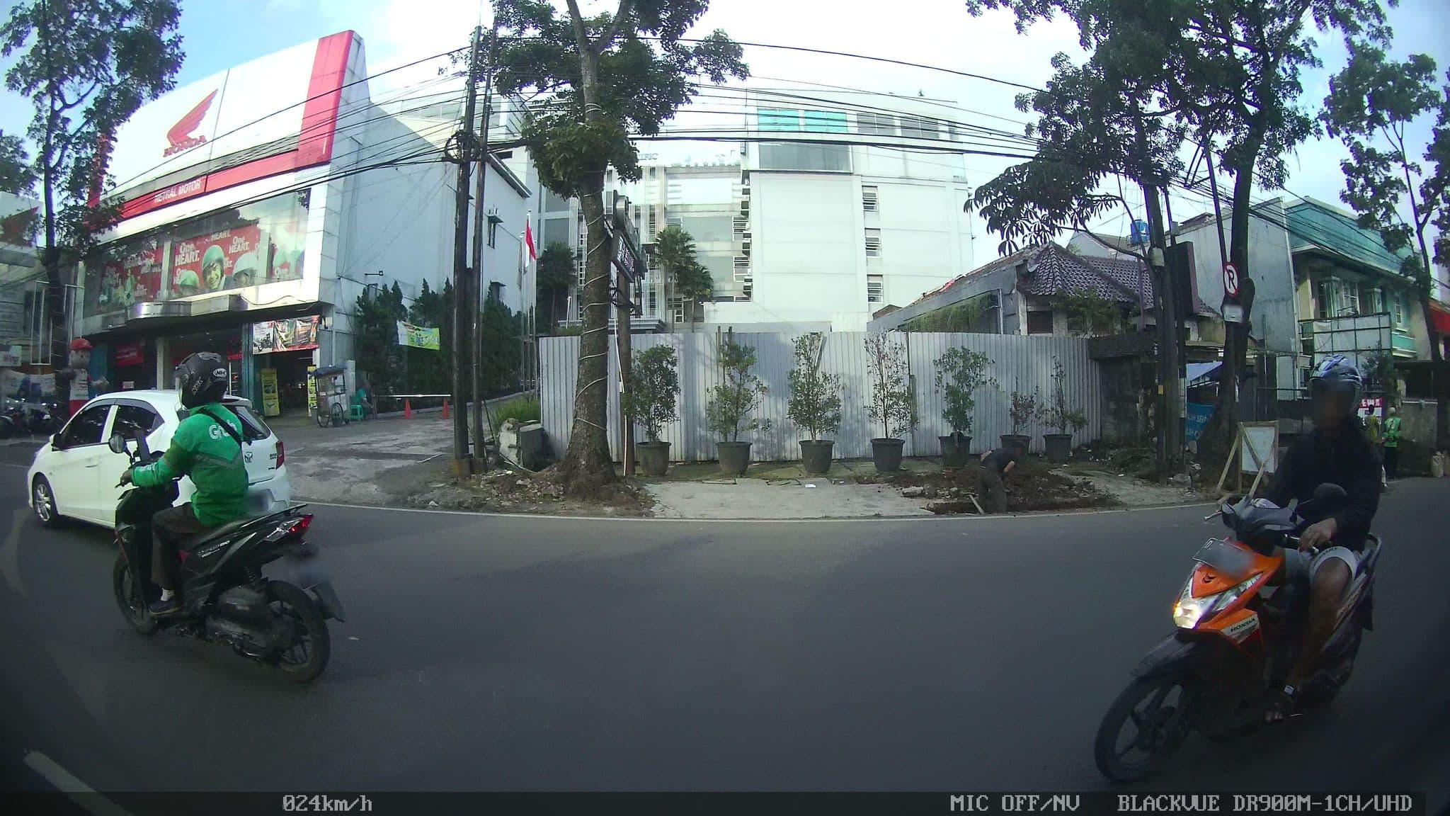 Street view near Grand Pacific Hotel, Bandung