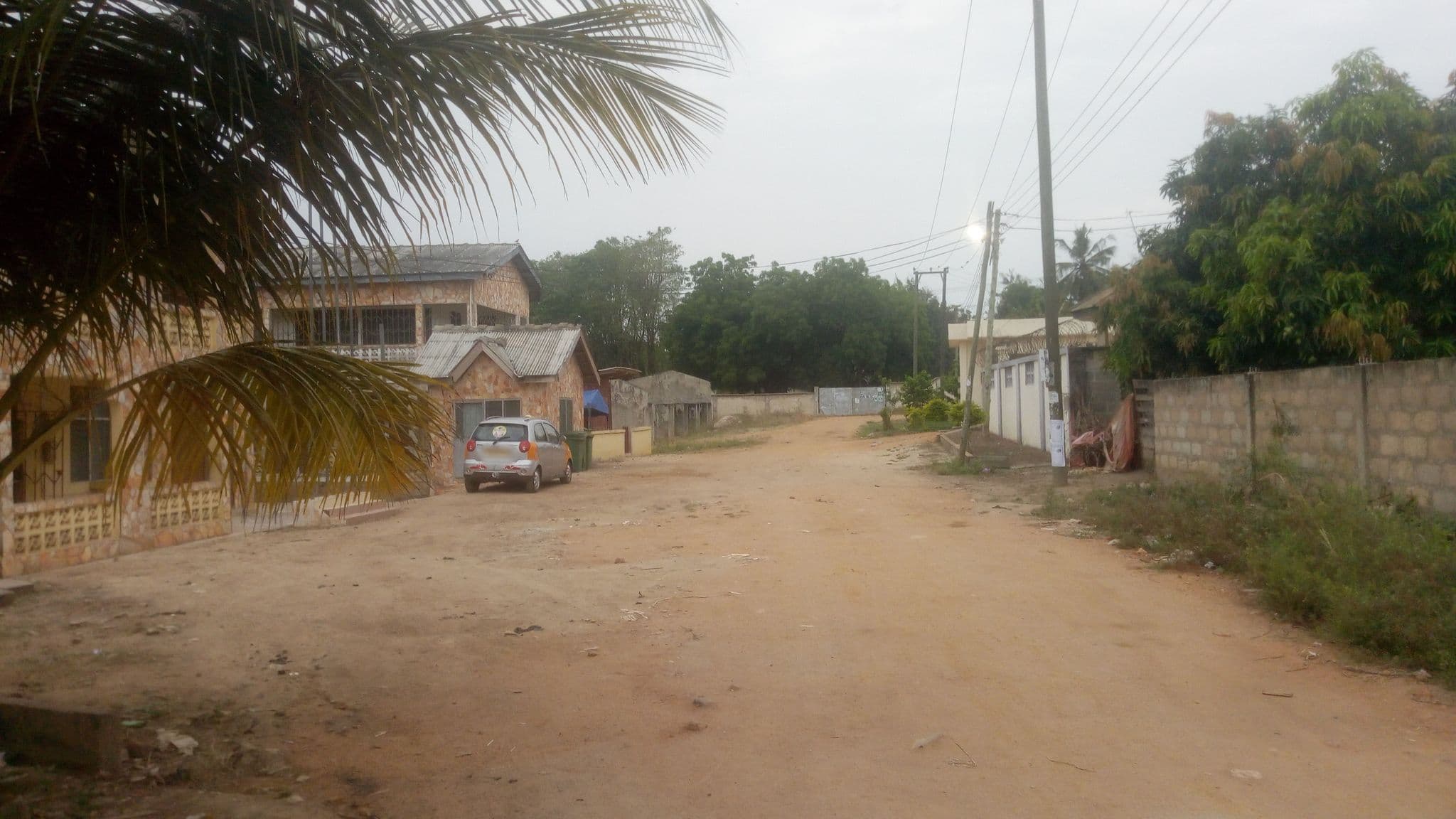 Street view near Hostel Dè Comfort, Winneba — © hilkiah (CC BY-SA · Mapillary)
