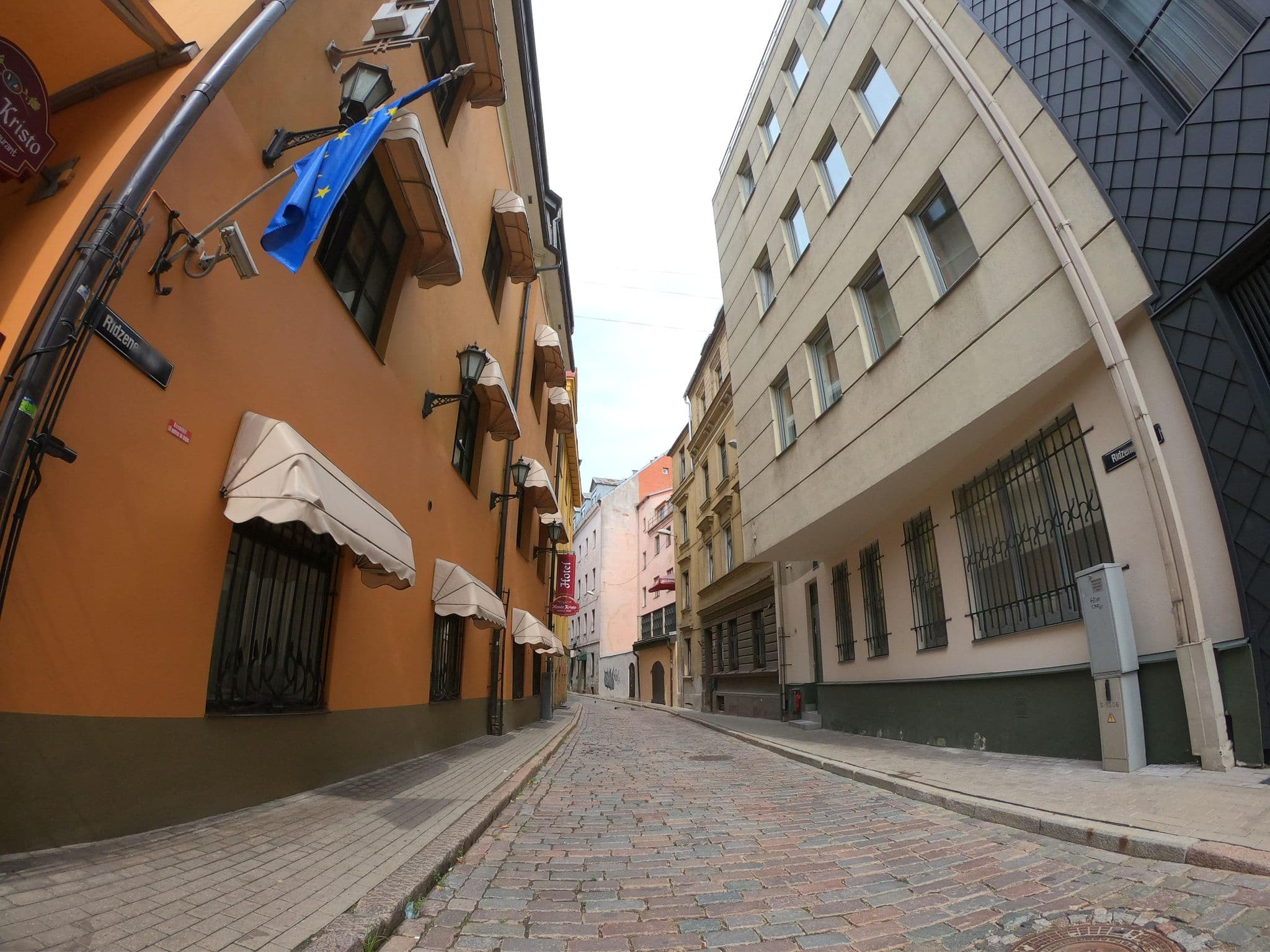 Street view near Aussie Backpackers Pub, Riga — © richlv (CC BY-SA · Mapillary)
