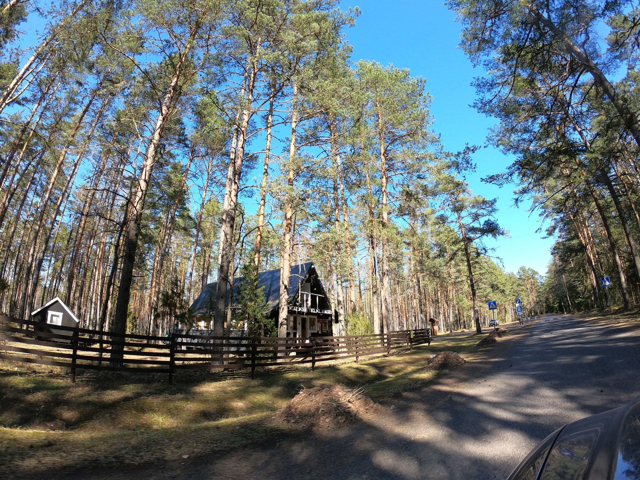 Street view near Kauksi telklaager ja kämpingud, Iisaku — © richlv (CC BY-SA · Mapillary)