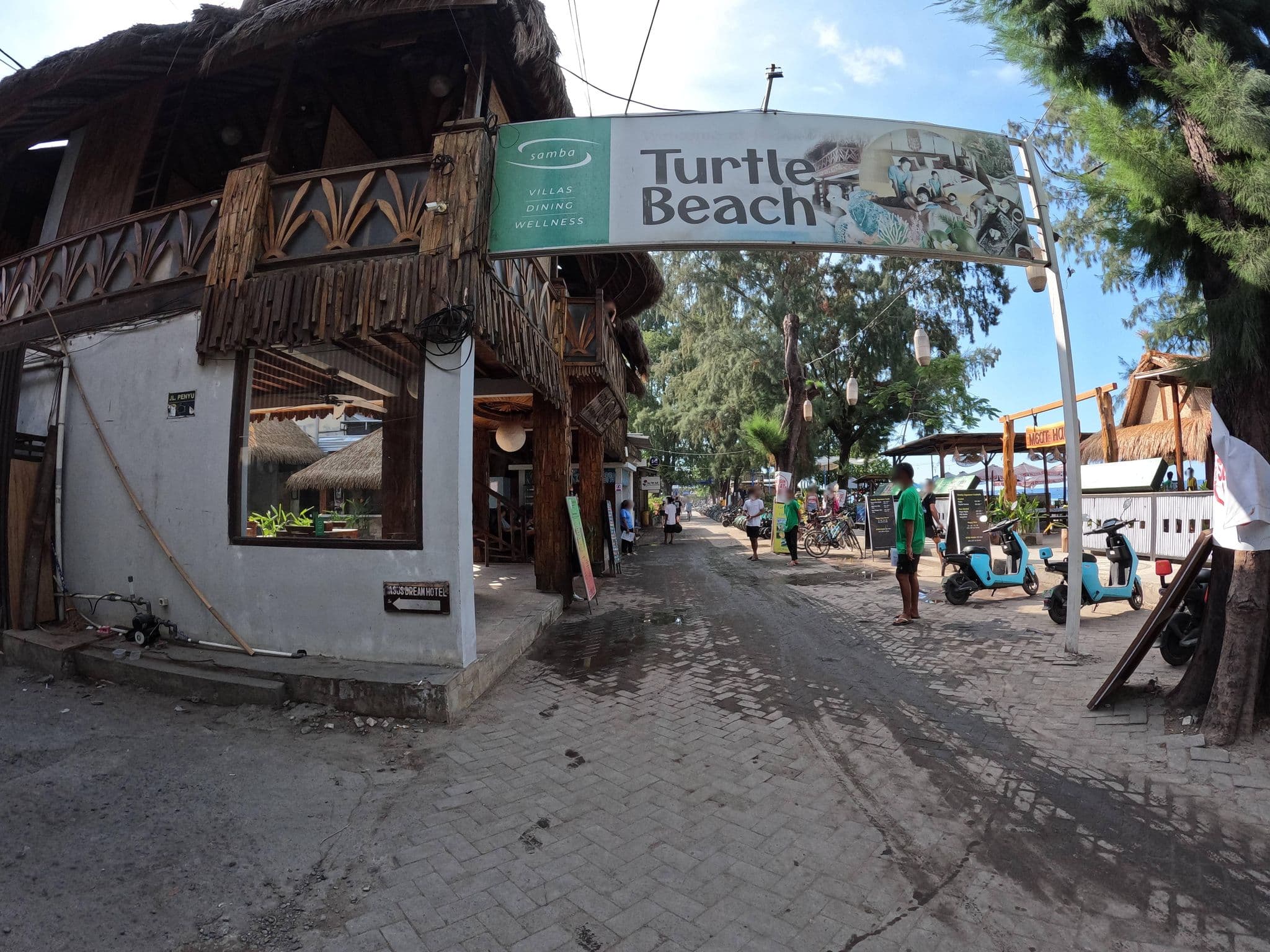 Street view near Mawar, Gili Trawangan